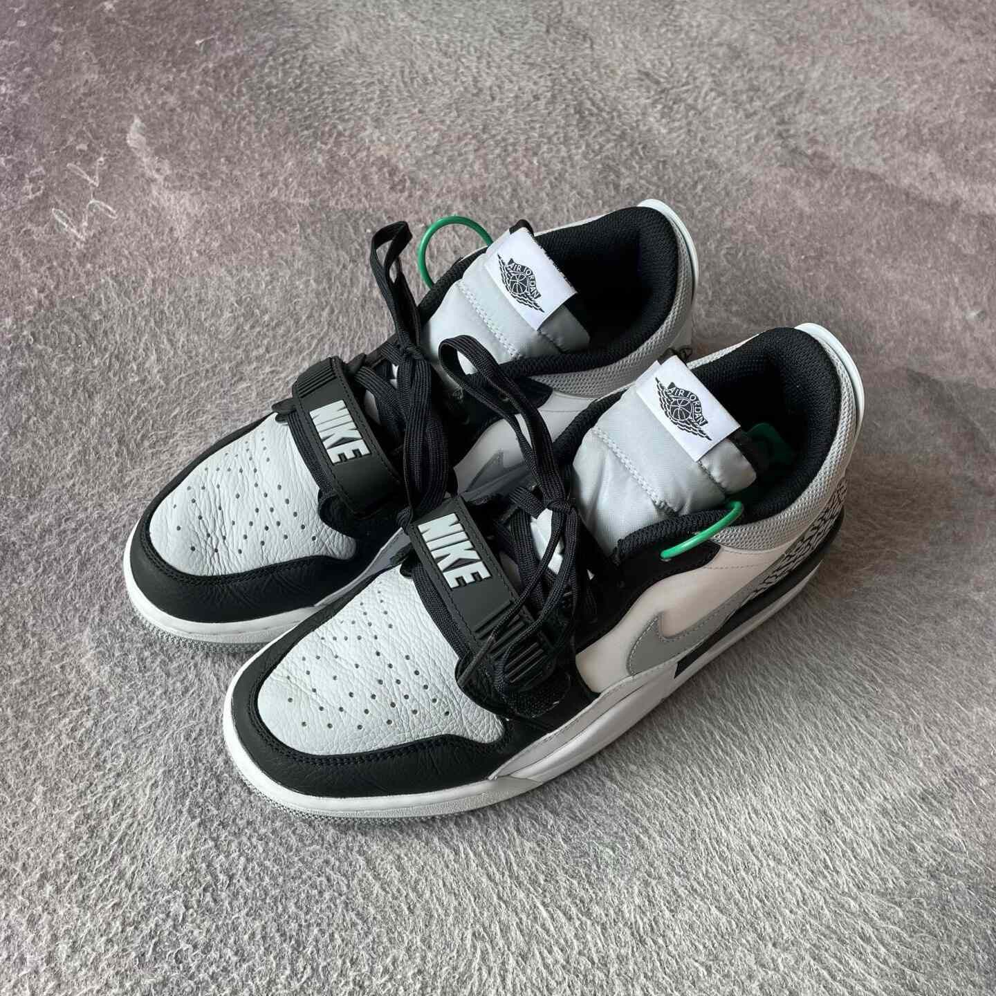 Nike Nike Gray Lowtop Sneakers 43 Men Size US 10 / EU 43 - 1 Thumbnail