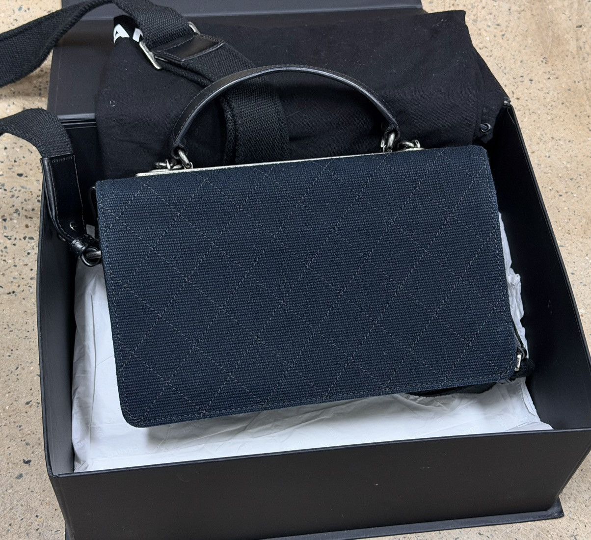 Chanel Chanel Salzburg Canvas Box Bag，medium Size ONE SIZE - 8 Thumbnail