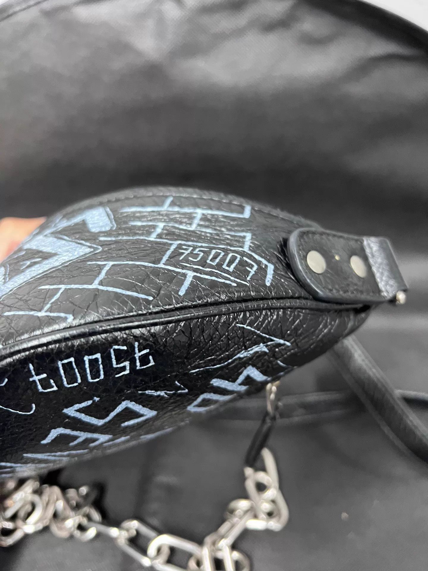 Balenciaga Balenciaga Black Graffiti Chest Bag 99 New Size ONE SIZE - 5 Thumbnail