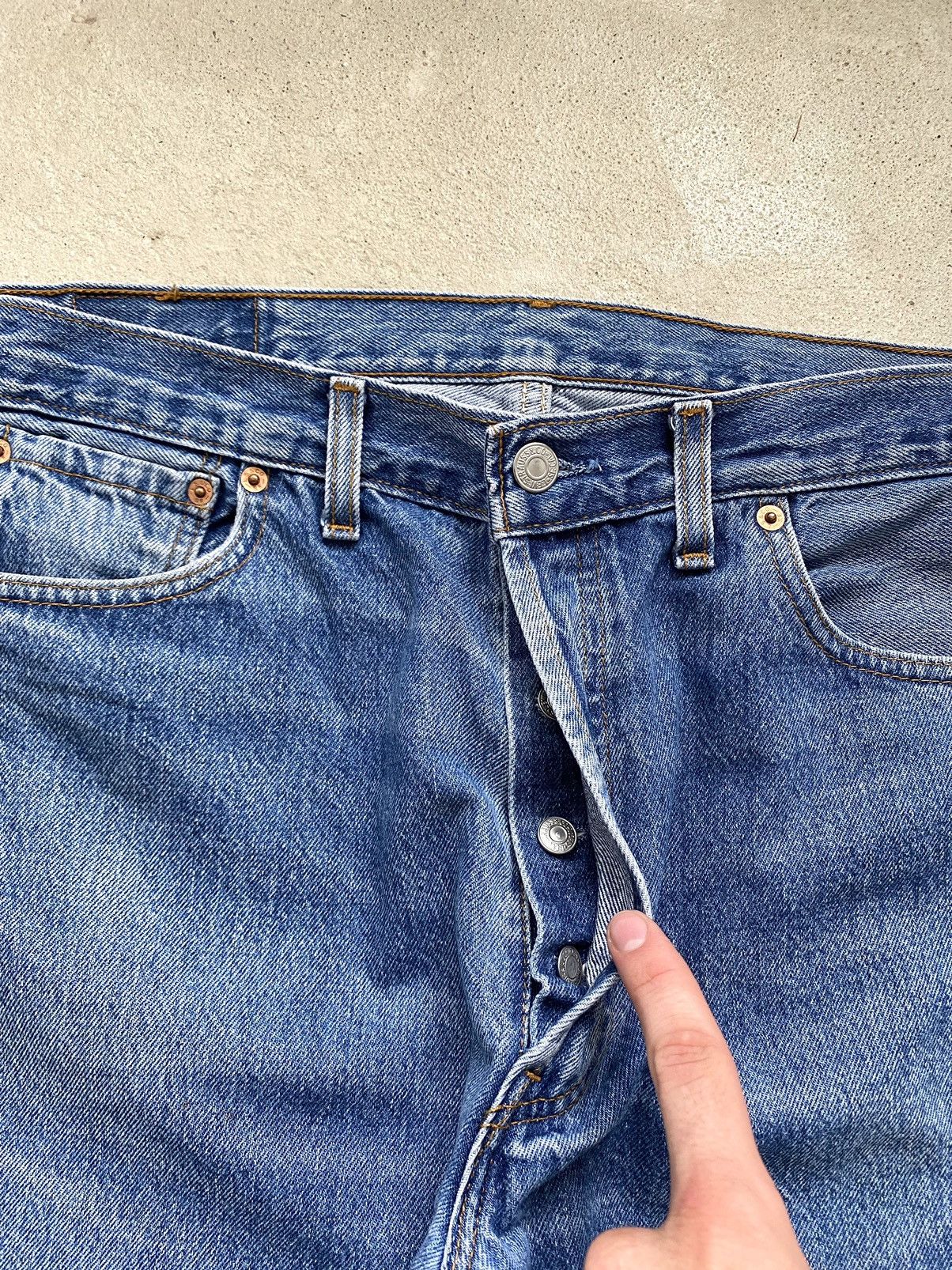 Levi's Vintage Clothing Vintage 90s Levi's 501 Washed Blue Denim Jeans Size US 36 / EU 52 - 7 Thumbnail