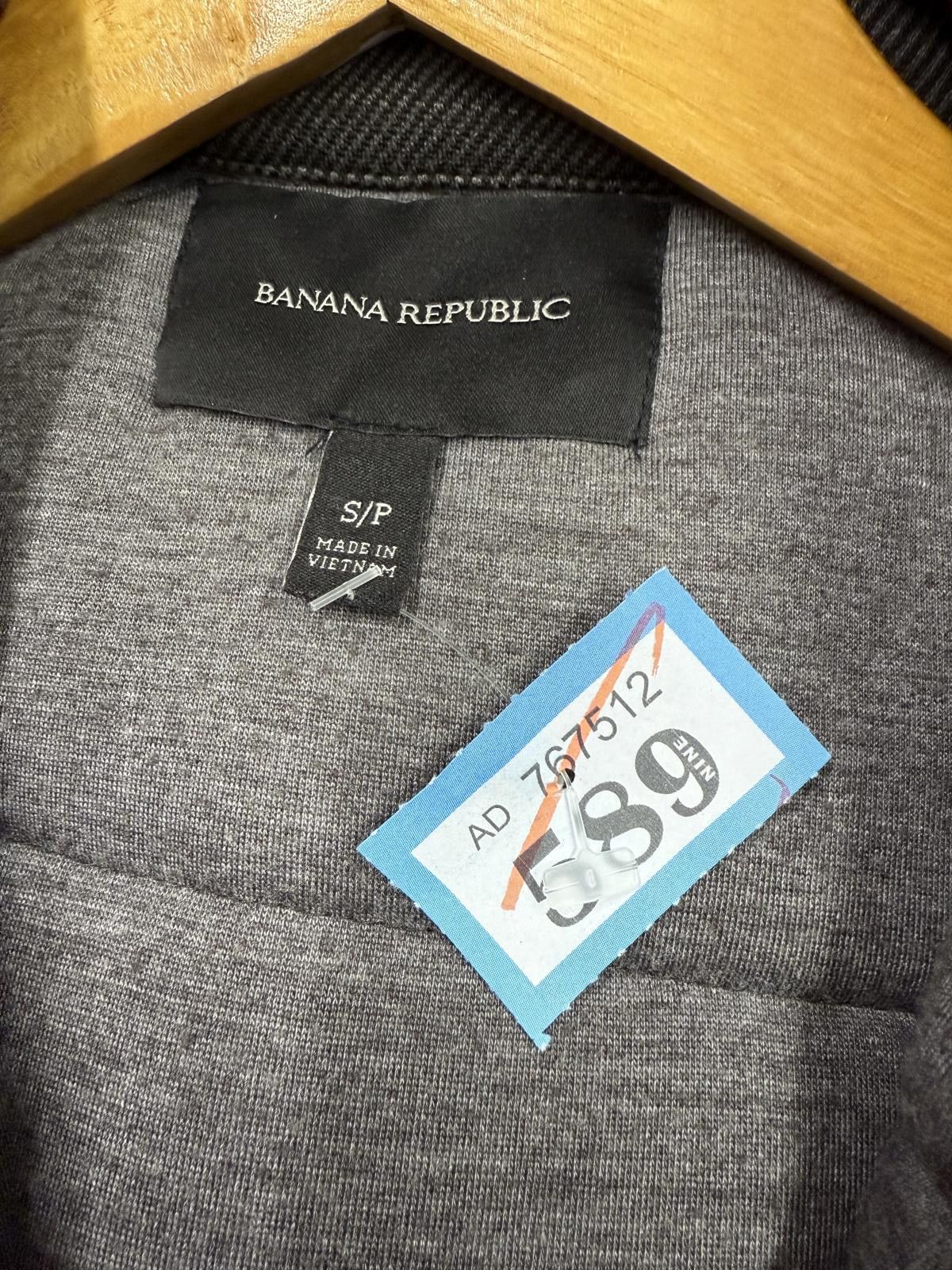 Banana Republic Banana Republic Grey Quilted Sleeveless Puffer Vest Size S/P Size US S / EU 44-46 / 1 - 2 Thumbnail