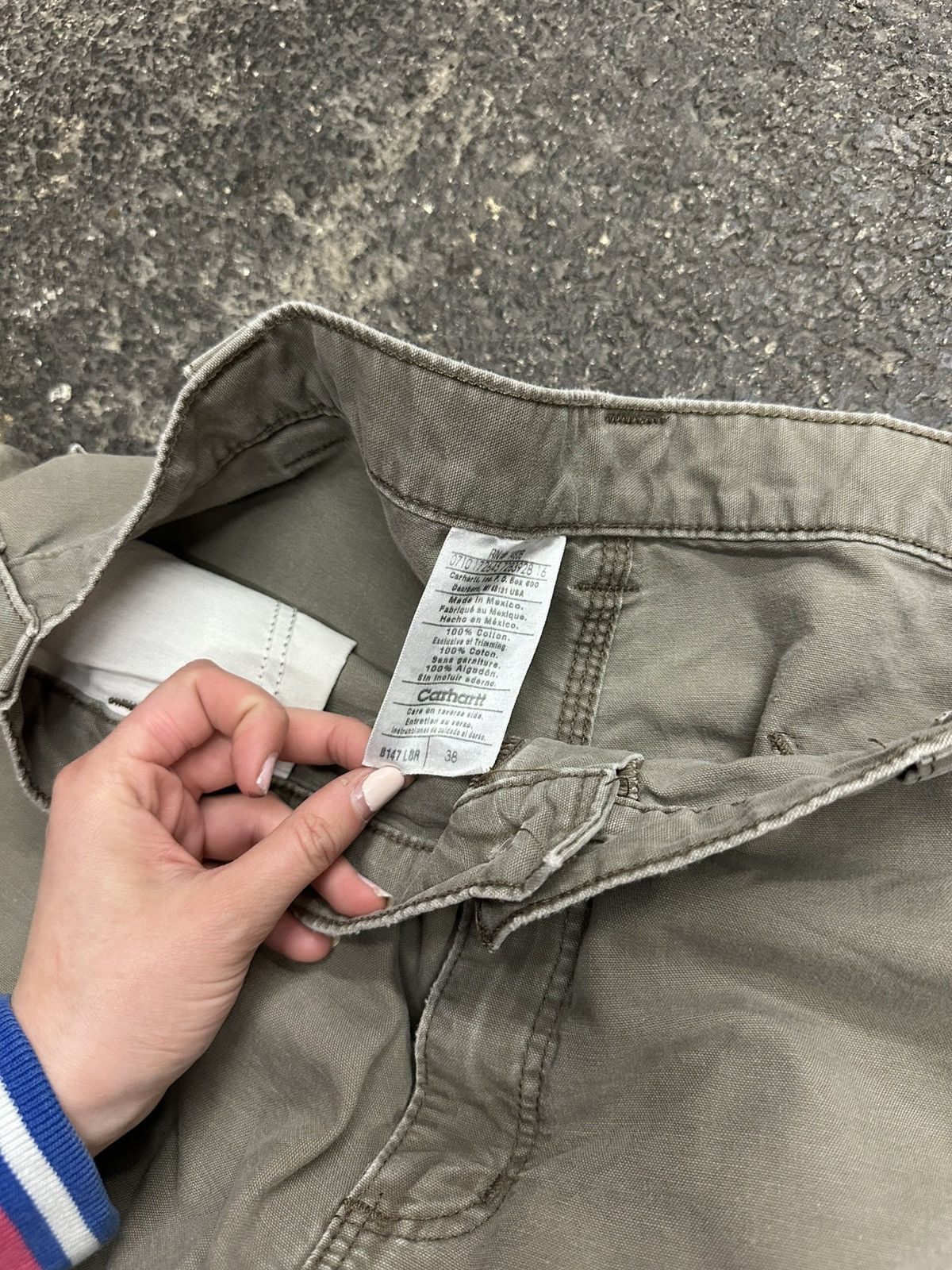 Other Y2K carhartt cargo shorts Size US 35 - 2 Thumbnail