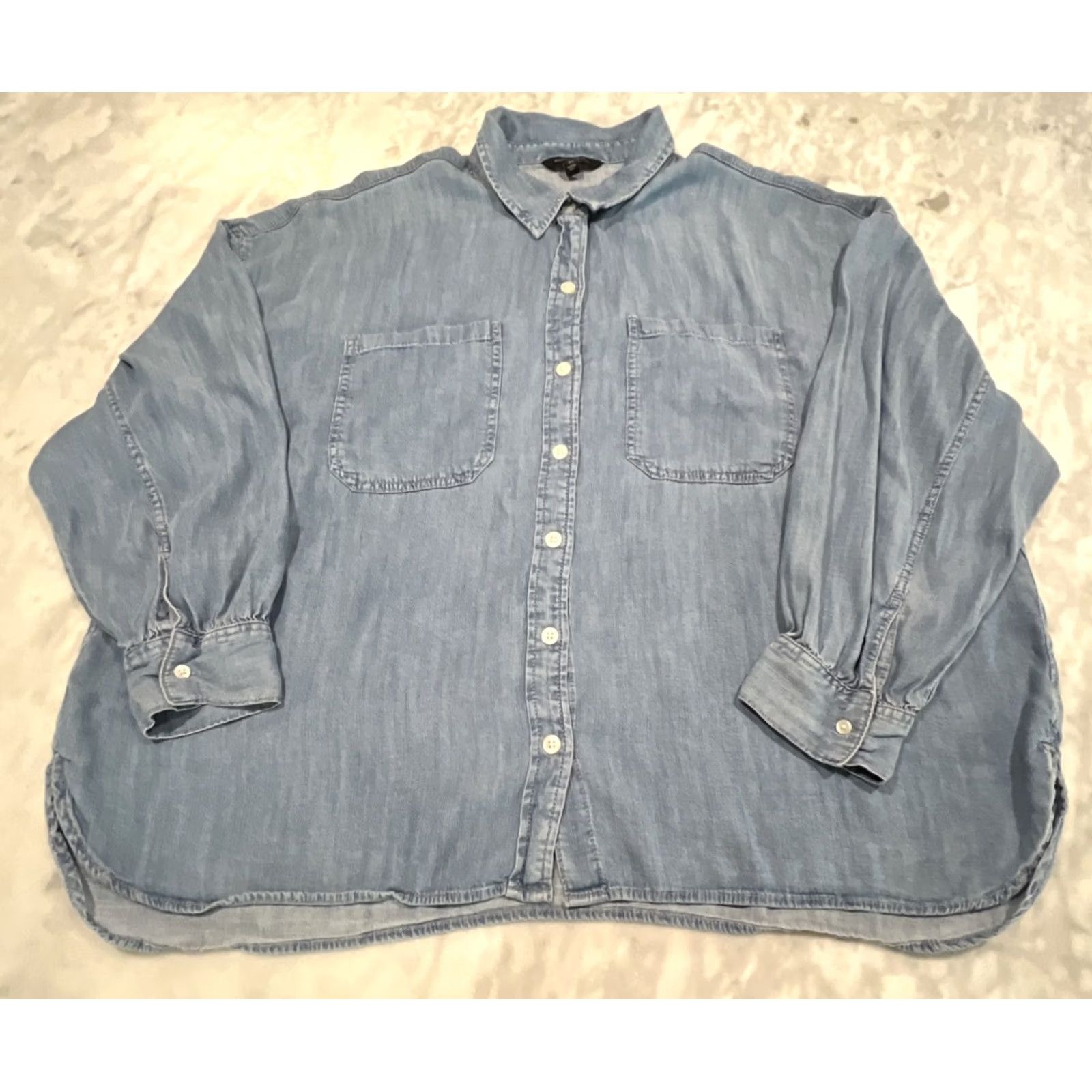 Banana Republic Banana Republic Shirt Women XL Blue Chambray Button-Up Balloon Sleeve Lyocell Size XL / US 12-14 / IT 48-50 - 2 Thumbnail