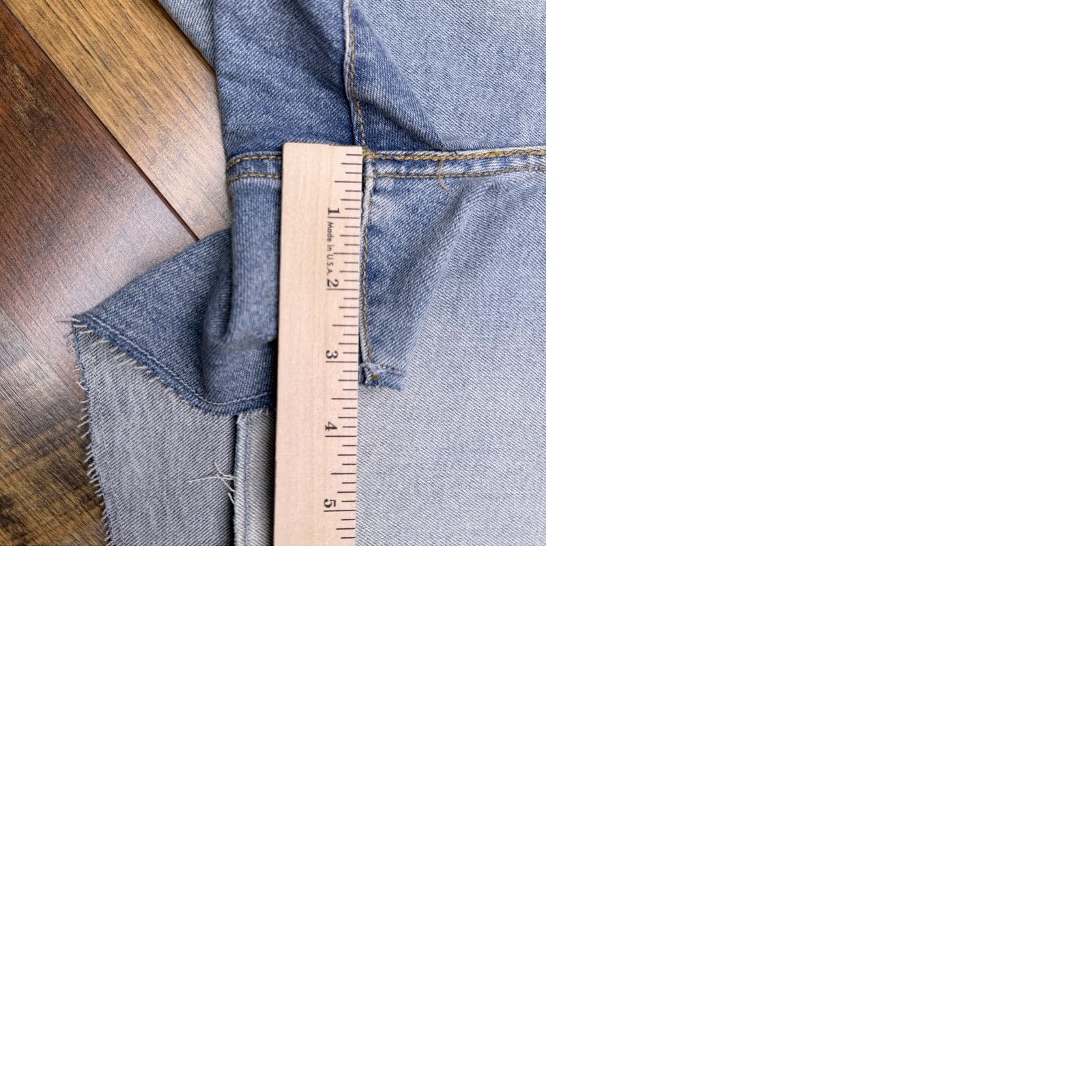 Vintage Levis Signature Gold True Shorts 20 3.5 Inseam Mid Rise Stretch 35W Denim Blue Womens Regular Casual Vintage No Size 42" / US 20 - 9 Thumbnail