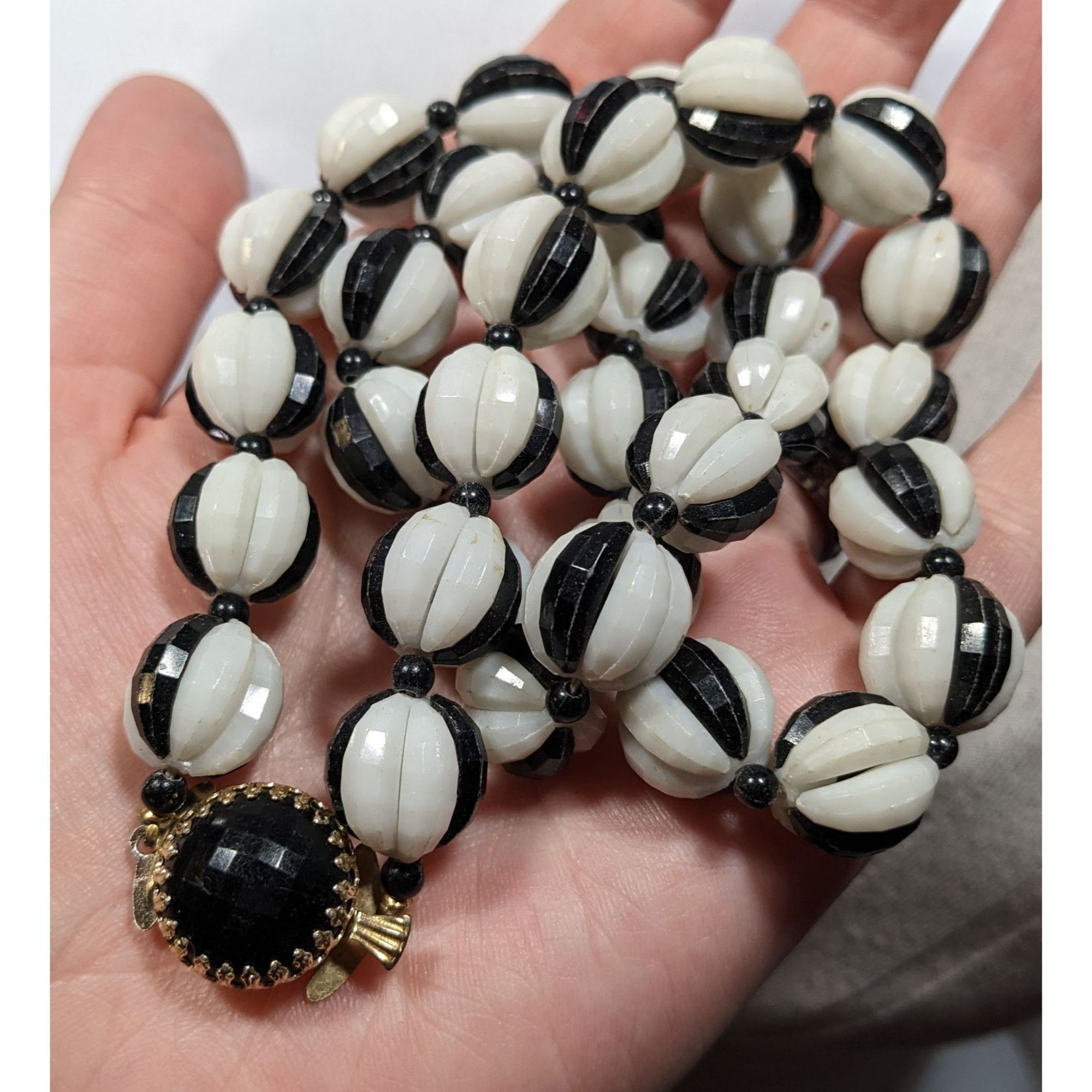 Other Vintage Black And White Hollow Faceted Beaded Necklace Size ONE SIZE - 3 Thumbnail