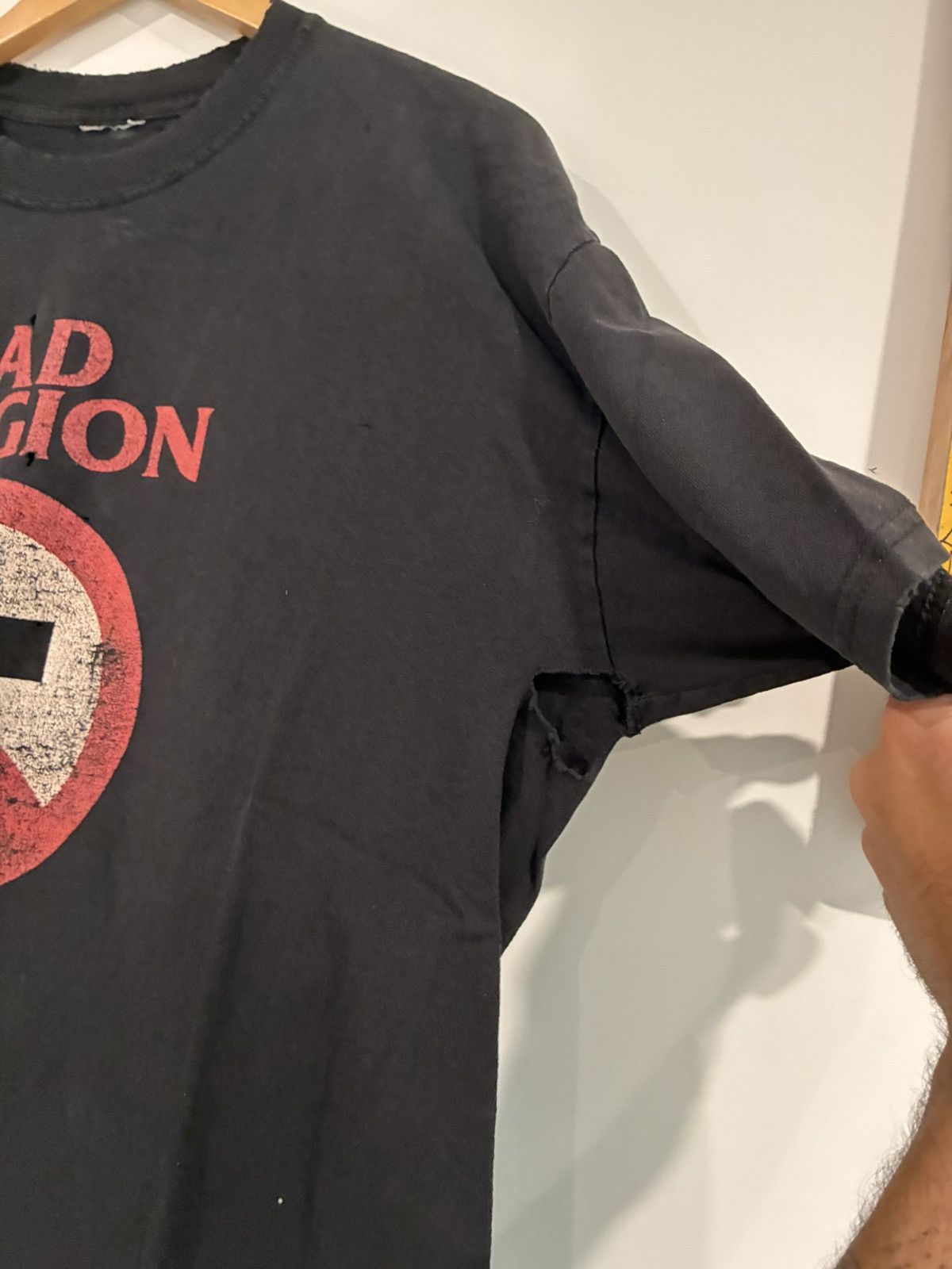 Vintage Thrashed bad religion T-shirt Size US XL / EU 56 / 4 - 4 Thumbnail