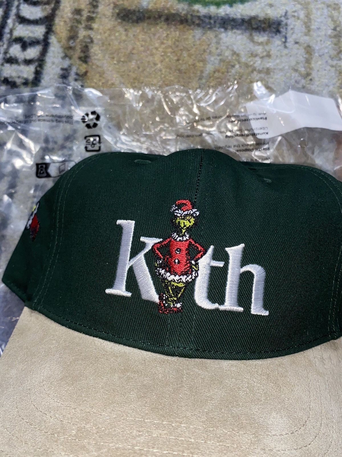 Kith Kith x The Grinch Suede Brim Aaron Cap Size ONE SIZE - 2 Thumbnail