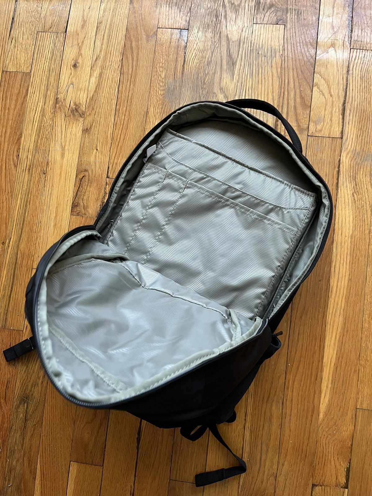 Other Navy Thule backpack with multiple pockets laptop section Size ONE SIZE - 4 Thumbnail