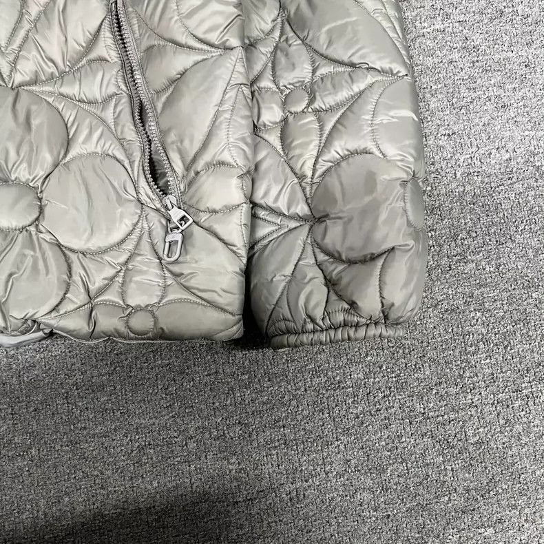 Louis Vuitton Louis Vuitton Grey three-flower double-sided cotton-padded Size US L / EU 52-54 / 3 - 4 Thumbnail