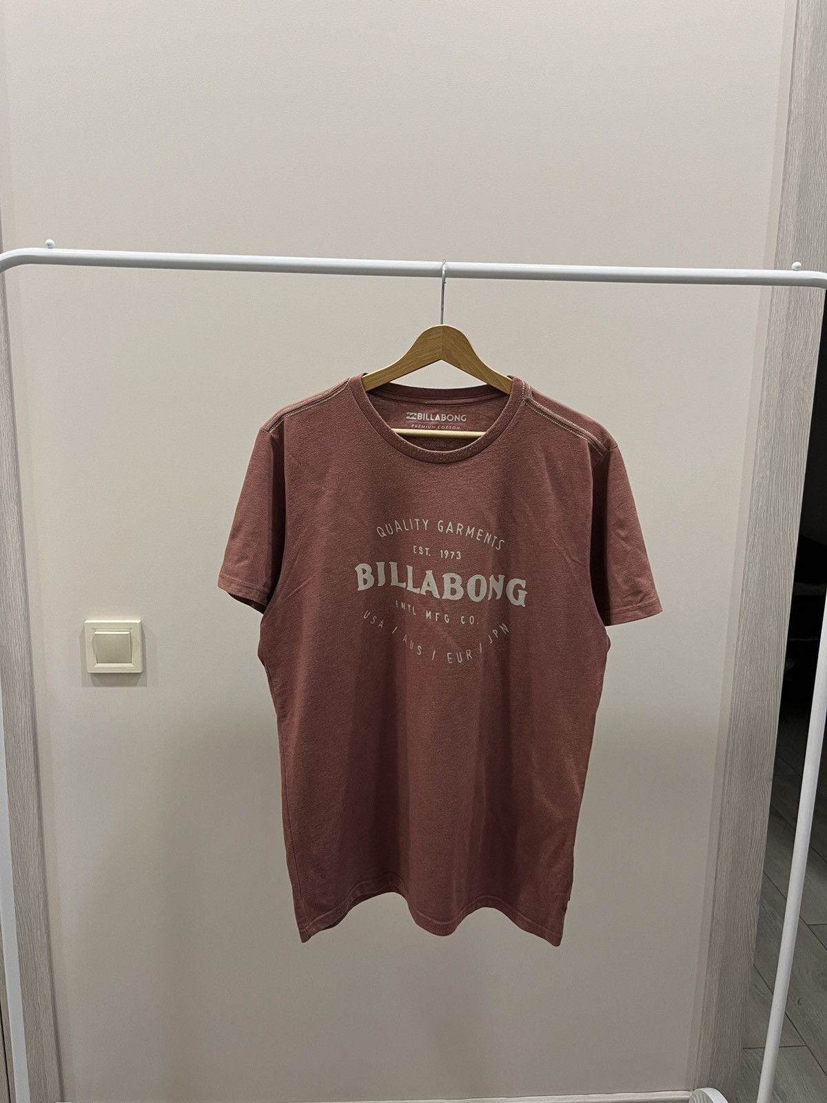 Billabong Vintage Y2K Red Billabong T-Shirt Surf Streetwear Size US M / EU 48-50 / 2 - 1 Thumbnail