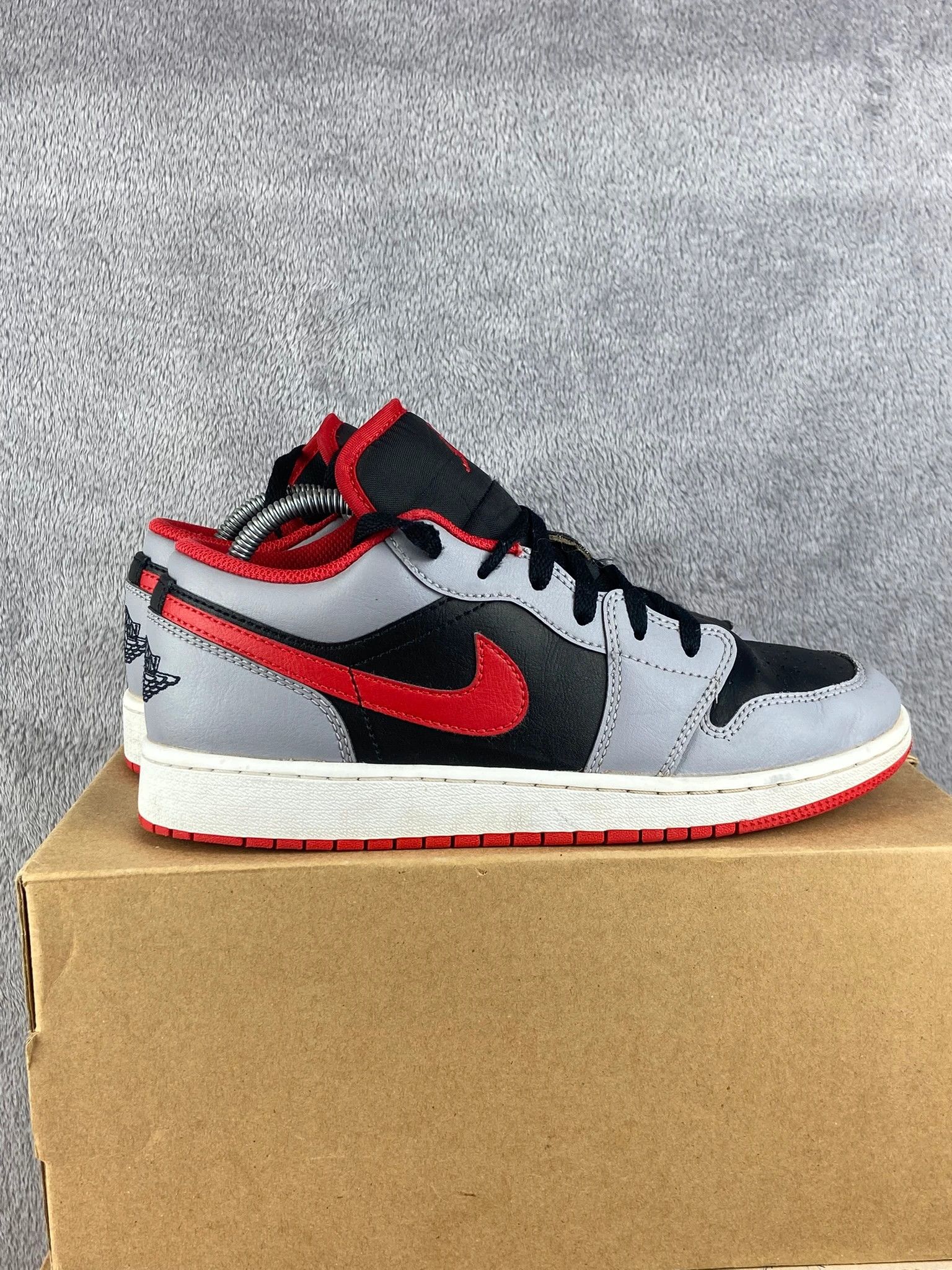 Jordan Brand Jordan sneakers grey red retro vintage streetwear Size US 5.5 / EU 38 - 4 Thumbnail