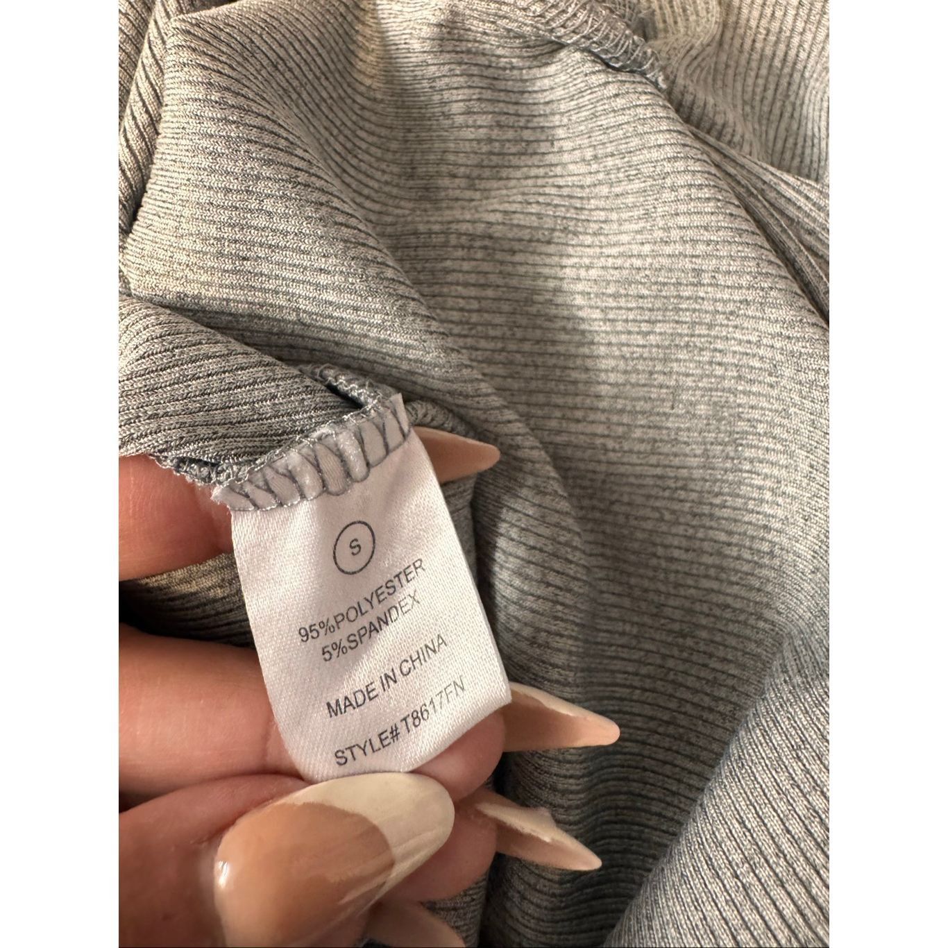 Other Fashion Nova Gray Asymmetrical Hem Long Sleeve Top Size S Size S / US 4 / IT 40 - 4 Thumbnail