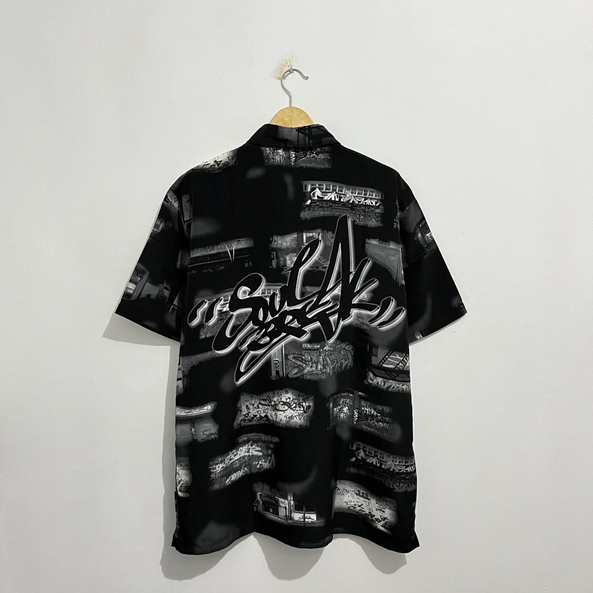 Japanese Brand Southpole Grafity Button Up - JUN25 Size US XL / EU 56 / 4 - 9 Thumbnail