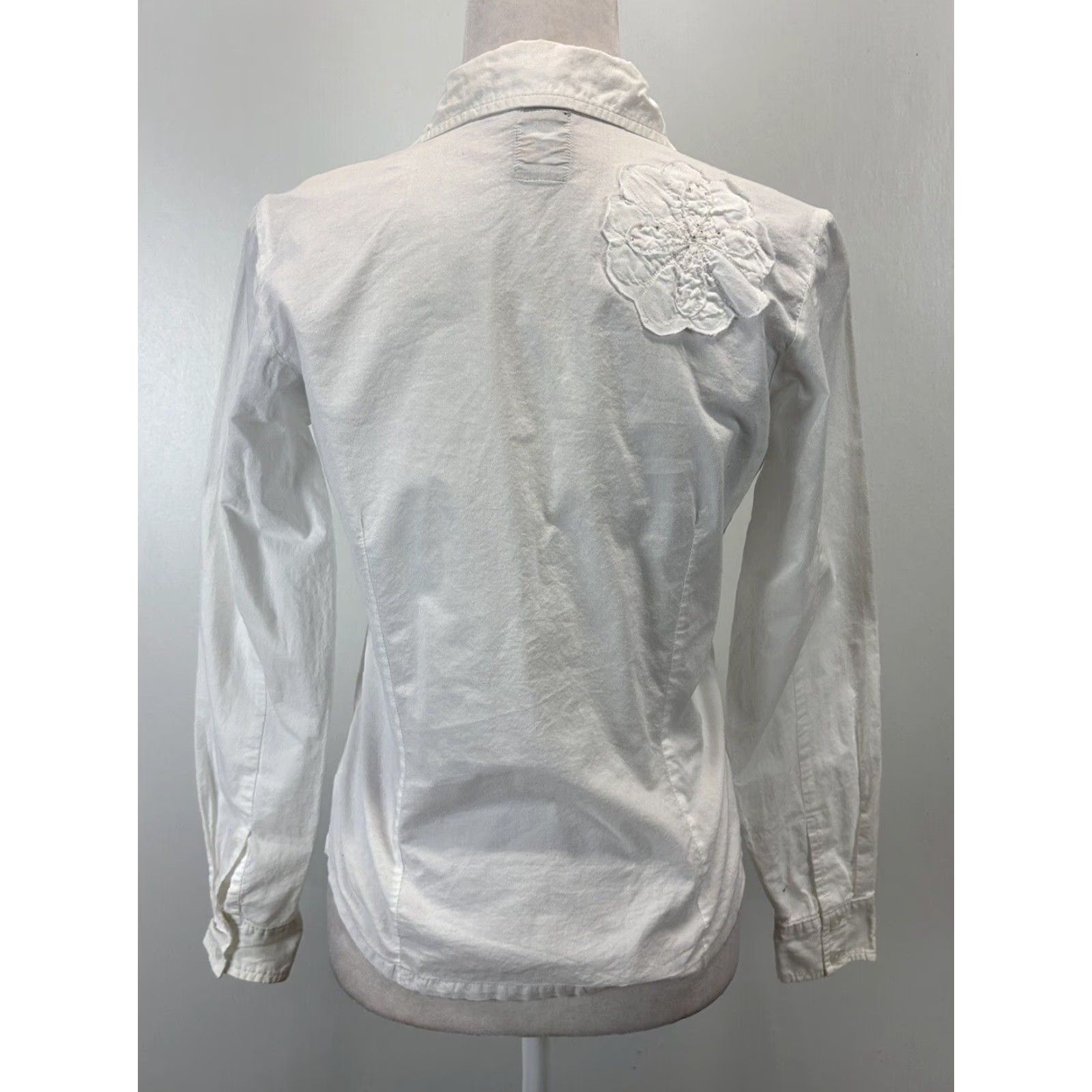 Vintage Kuhl Womens Small White Cotton Long Sleeve Button Up Flower Appliqué Shirt Size S / US 4 / IT 40 - 3 Thumbnail
