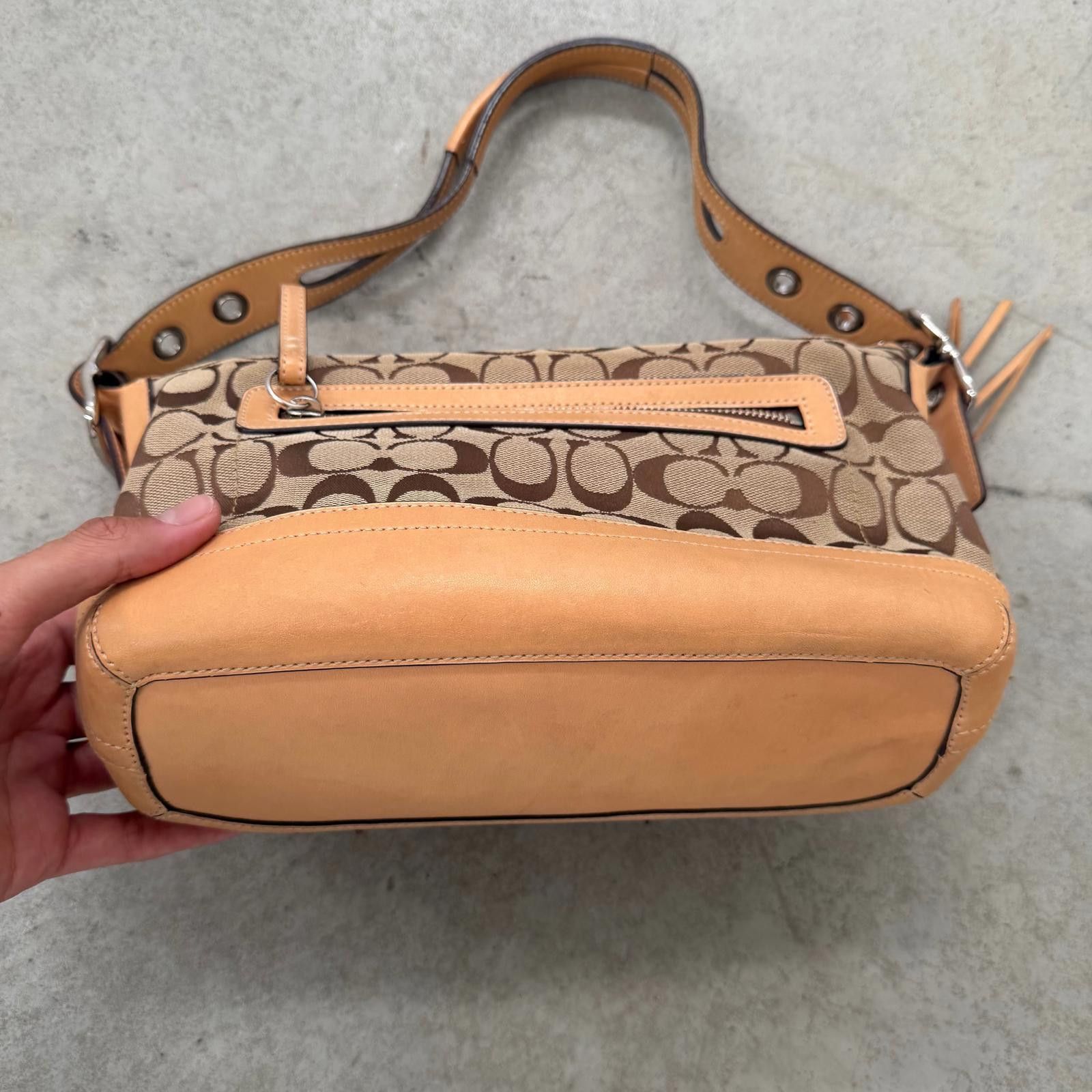 Coach Coach Hampton Baguette Leather Shoulder Bag Black Size ONE SIZE - 4 Thumbnail