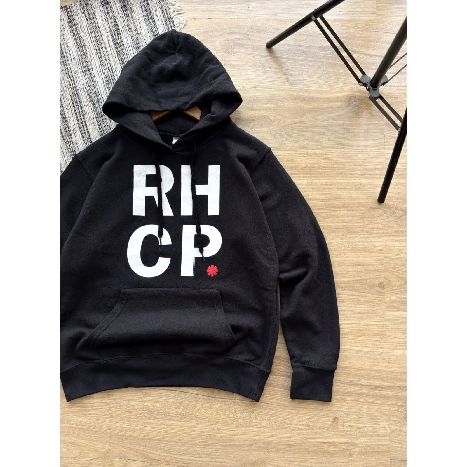Fruit Of The Loom Licensed Red Hot Chili Peppers Band Hoodie Men M 90s Rock Black Pullover RHCP Shirt Merch Size US M / EU 48-50 / 2 - 2 Thumbnail