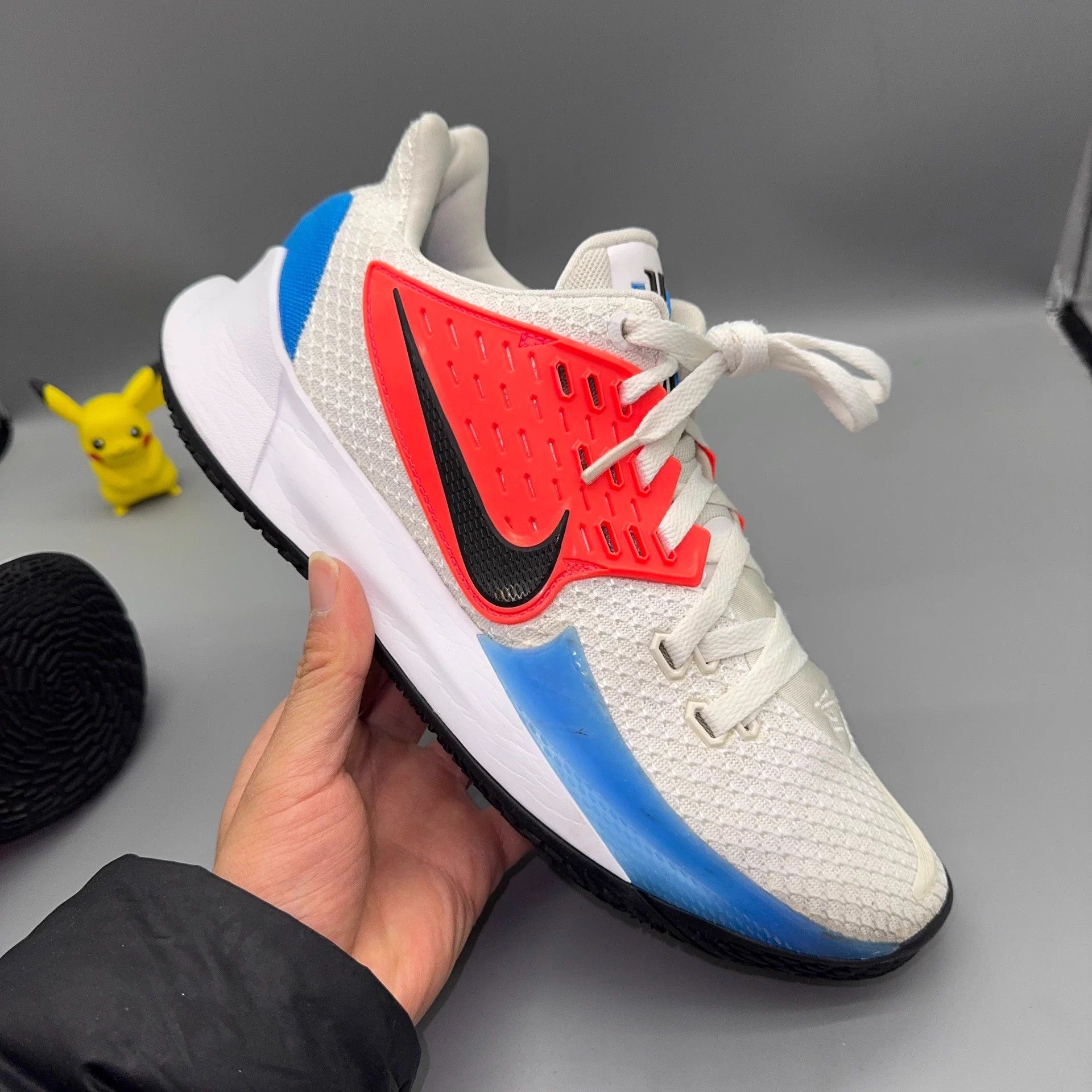 Nike Nike Kyrie Low 2 White Black Red 44 Size US 11 / EU 44 - 5 Thumbnail