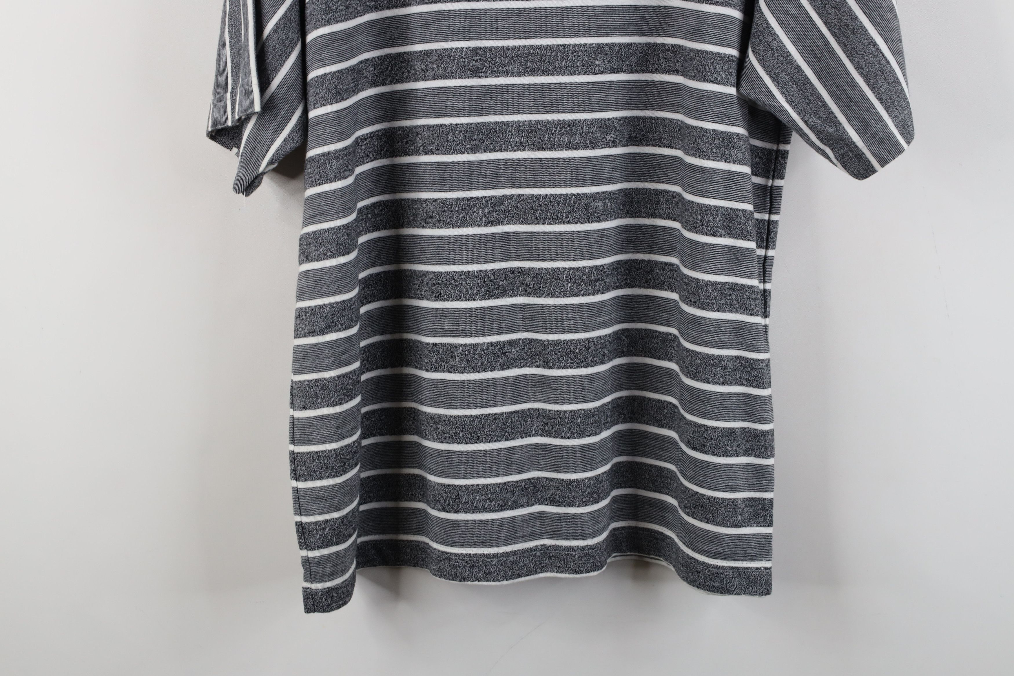 Vintage Vintage 90s Streetwear Block Pocket Short Sleeve T-Shirt Size US S / EU 44-46 / 1 - 11 Thumbnail