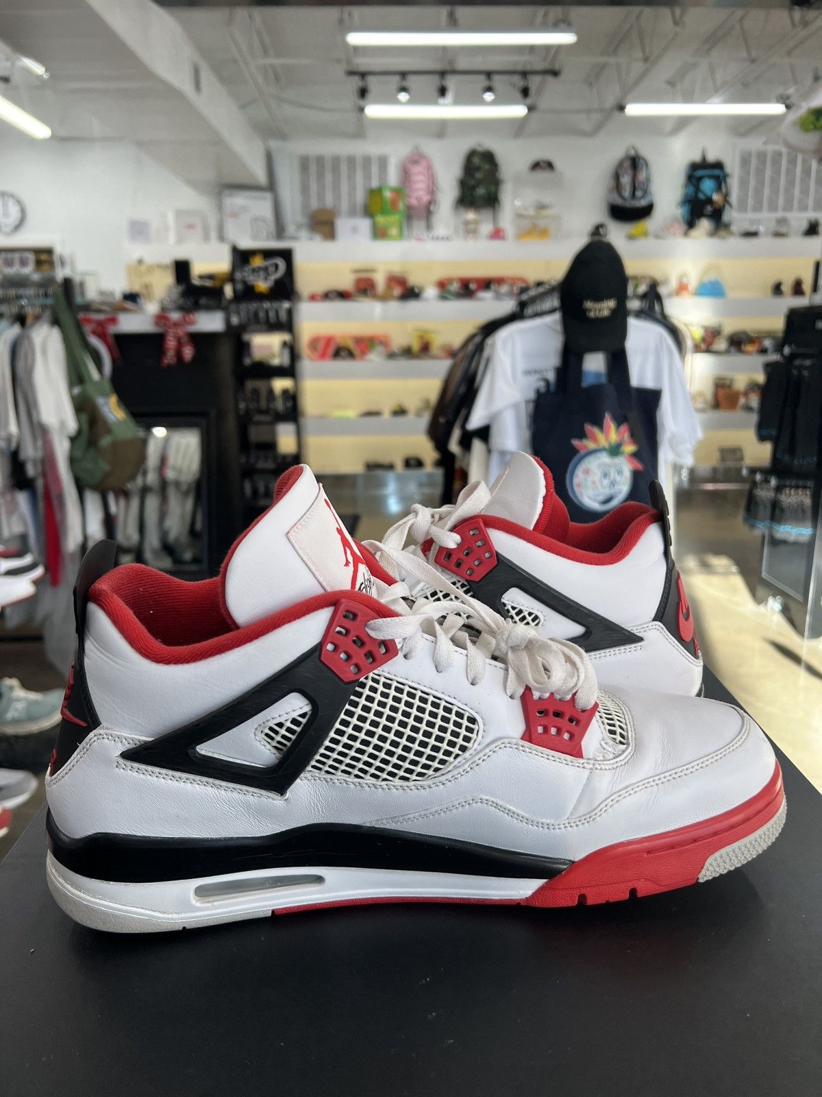 Jordan Brand Air Jordan 4 Fire Red Sz. 13 Size US 13 / EU 46 - 4 Thumbnail