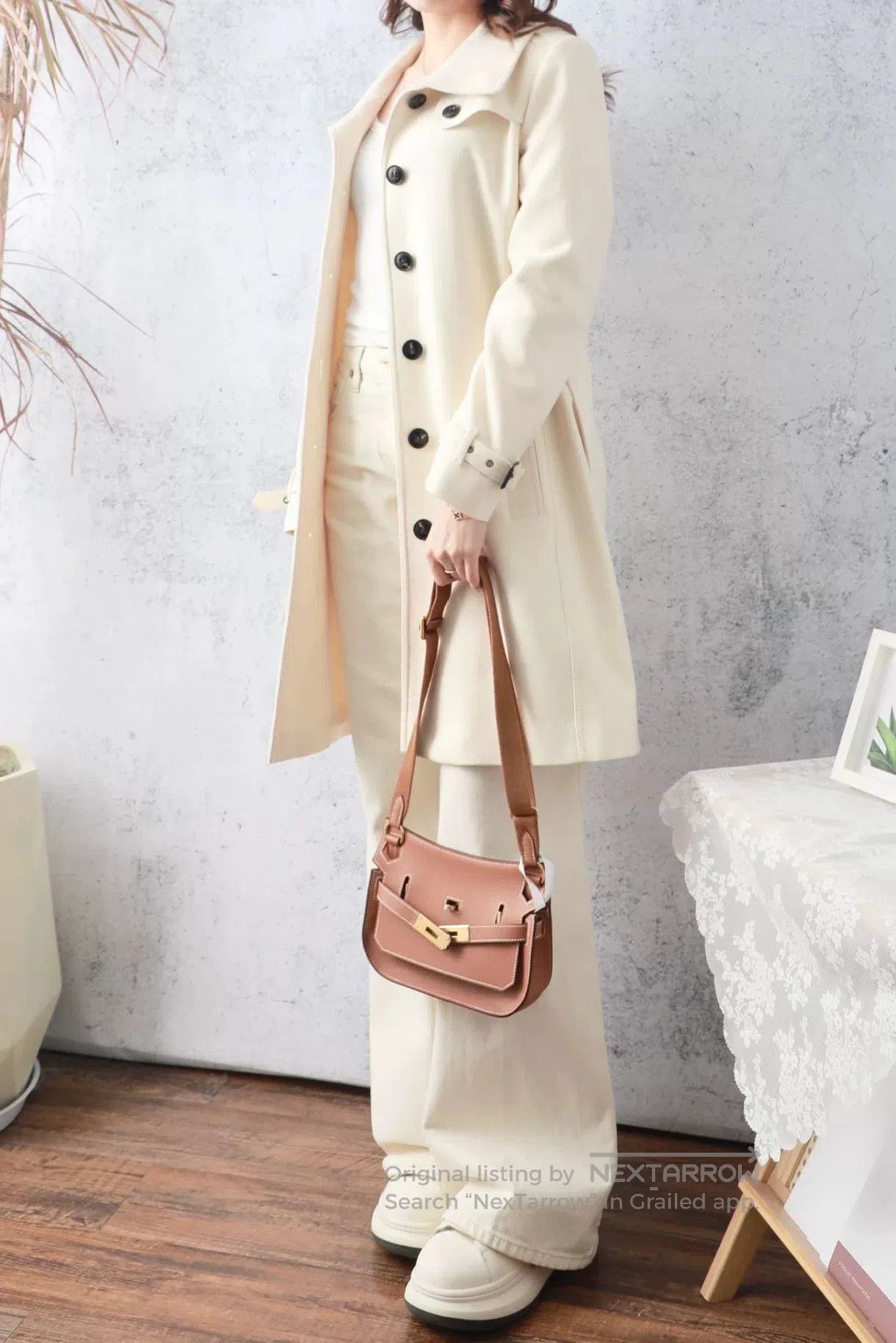 Burberry Burberry White Wool Belted Coat. Size M / US 6-8 / IT 42-44 - 1 Thumbnail
