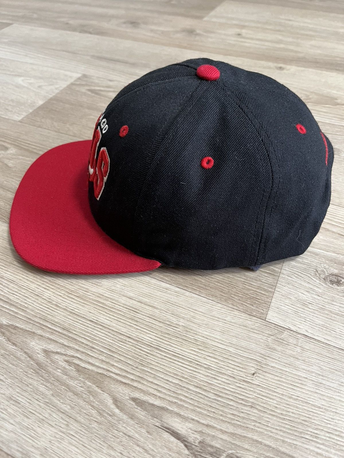 Vintage VINTAGE Chicago Bulls Mitchell & Ness Cap Hat Size ONE SIZE - 2 Thumbnail