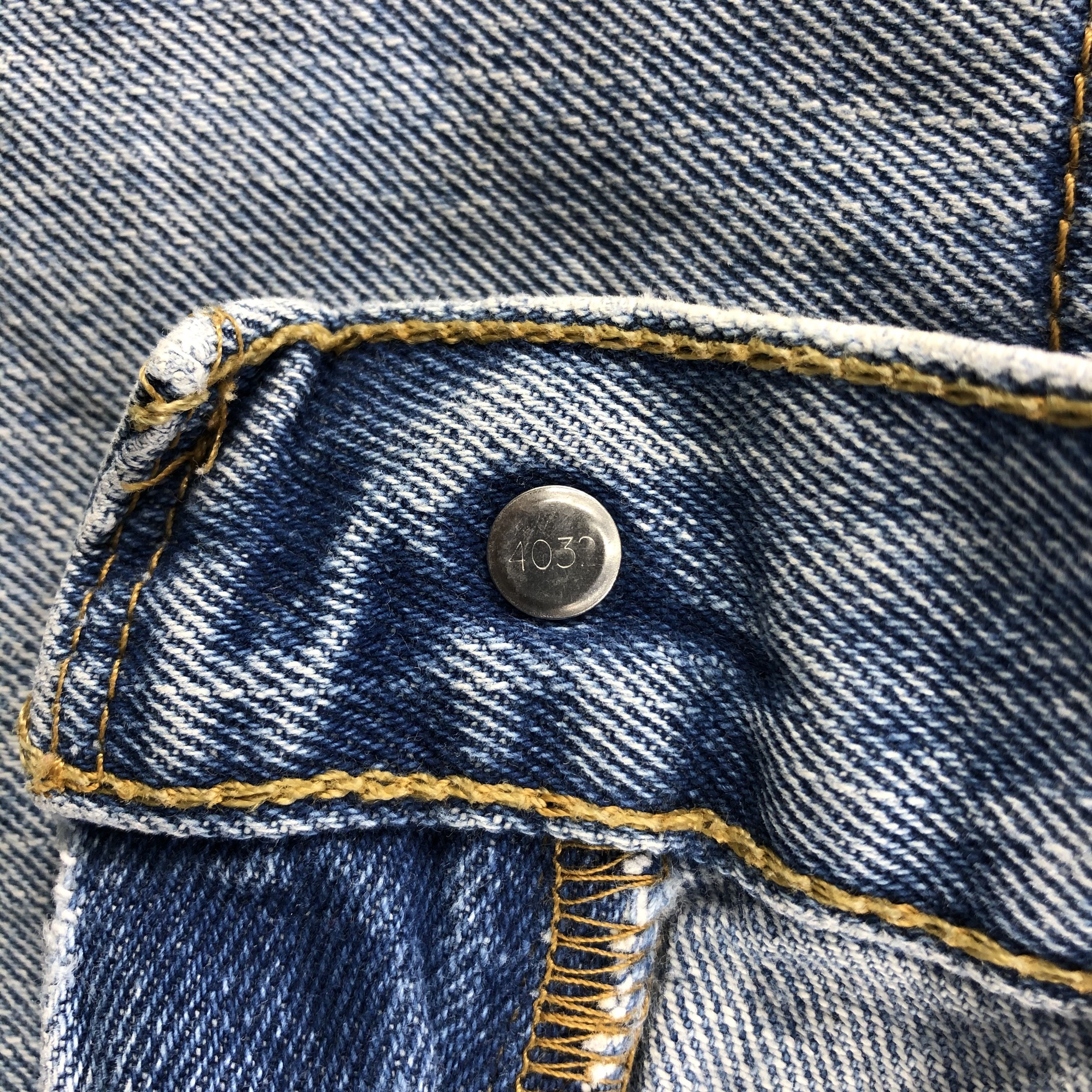Levi's × Vintage Light Wash Vintage Levis 505 Jeans-JM1049 Size US 35 - 10 Thumbnail
