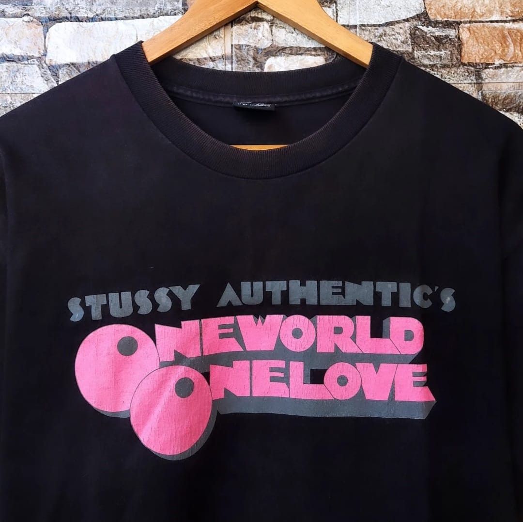 Stussy Vintage STUSSY One World One Love Tshirt Size US L / EU 52-54 / 3 - 3 Thumbnail