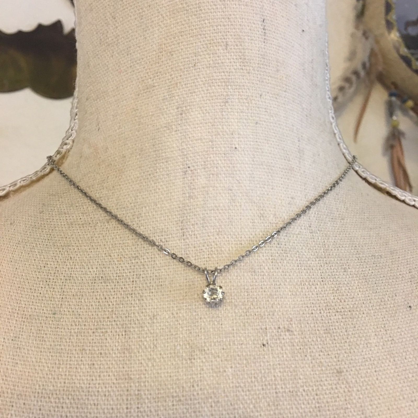Vintage Vintage clear rhinestone pendant on silver chain Size ONE SIZE - 1 Thumbnail