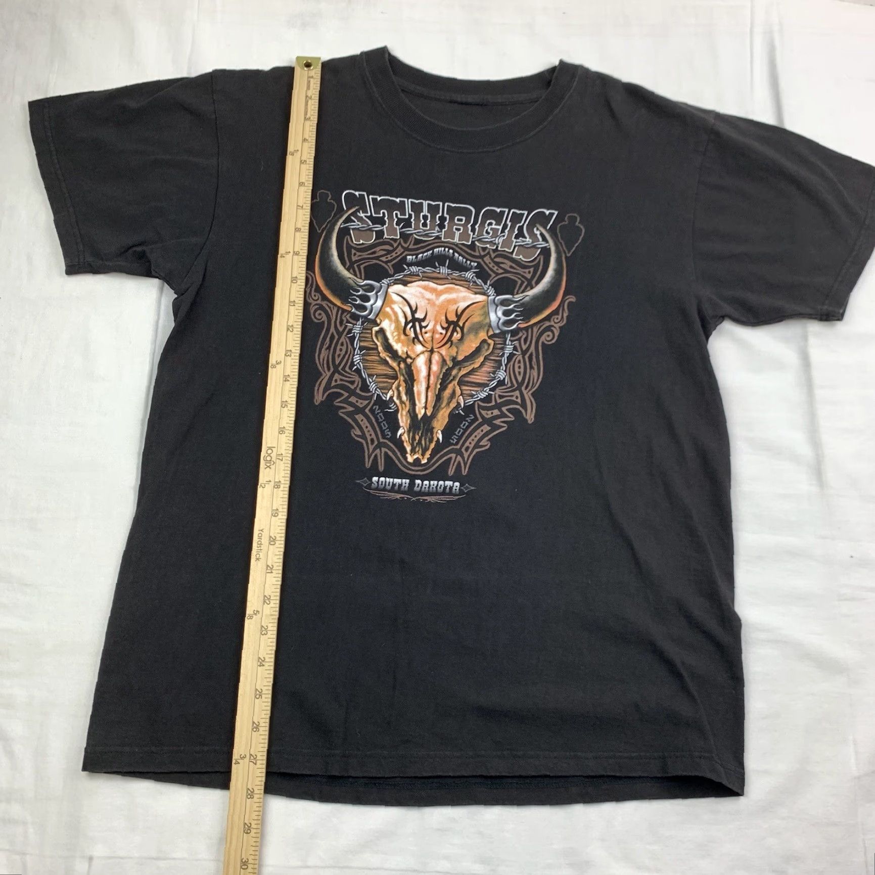 Vintage VINTAGE Sturgis T-Shirt Adult Medium Black 2005 Bike Rally Skull Animal Motorcycle Mens Size US M / EU 48-50 / 2 - 3 Thumbnail