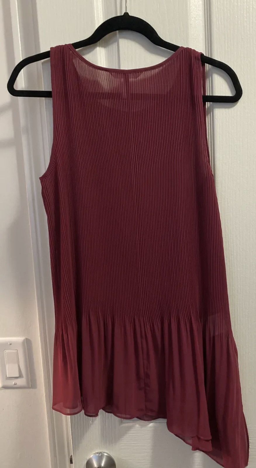 Bcbgmaxazria BCBGeneration Burgundy Pleated Flared Top Blouse Sz. M Size M / US 6-8 / IT 42-44 - 5 Thumbnail