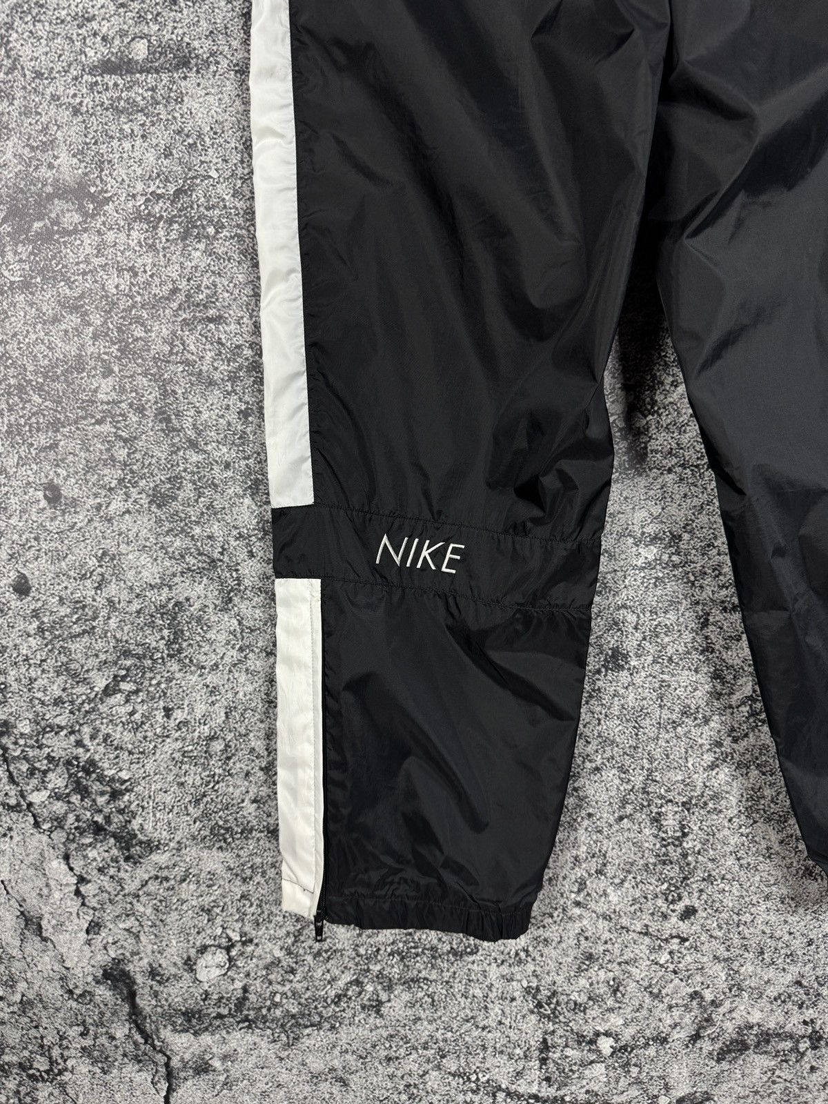 Nike Nike Track Nylon Pants Vintage 90s Style Zip Cuffs Y2K Sz L Size US 36 / EU 52 - 15 Thumbnail
