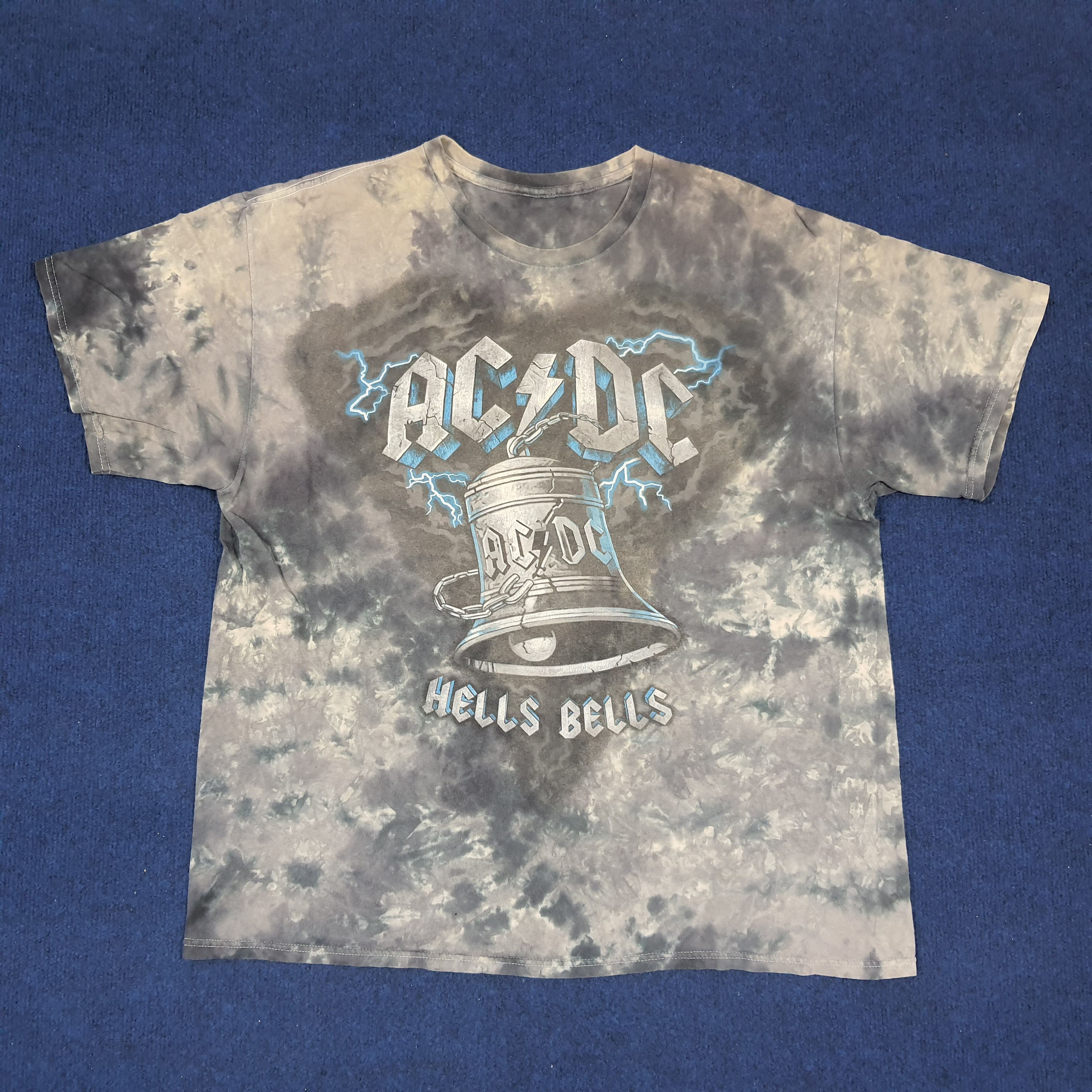 Band Tees × Vintage Vintage AC/DC Hells Bells Black in Black Album Tshirt Size US XL / EU 56 / 4 - 1 Thumbnail
