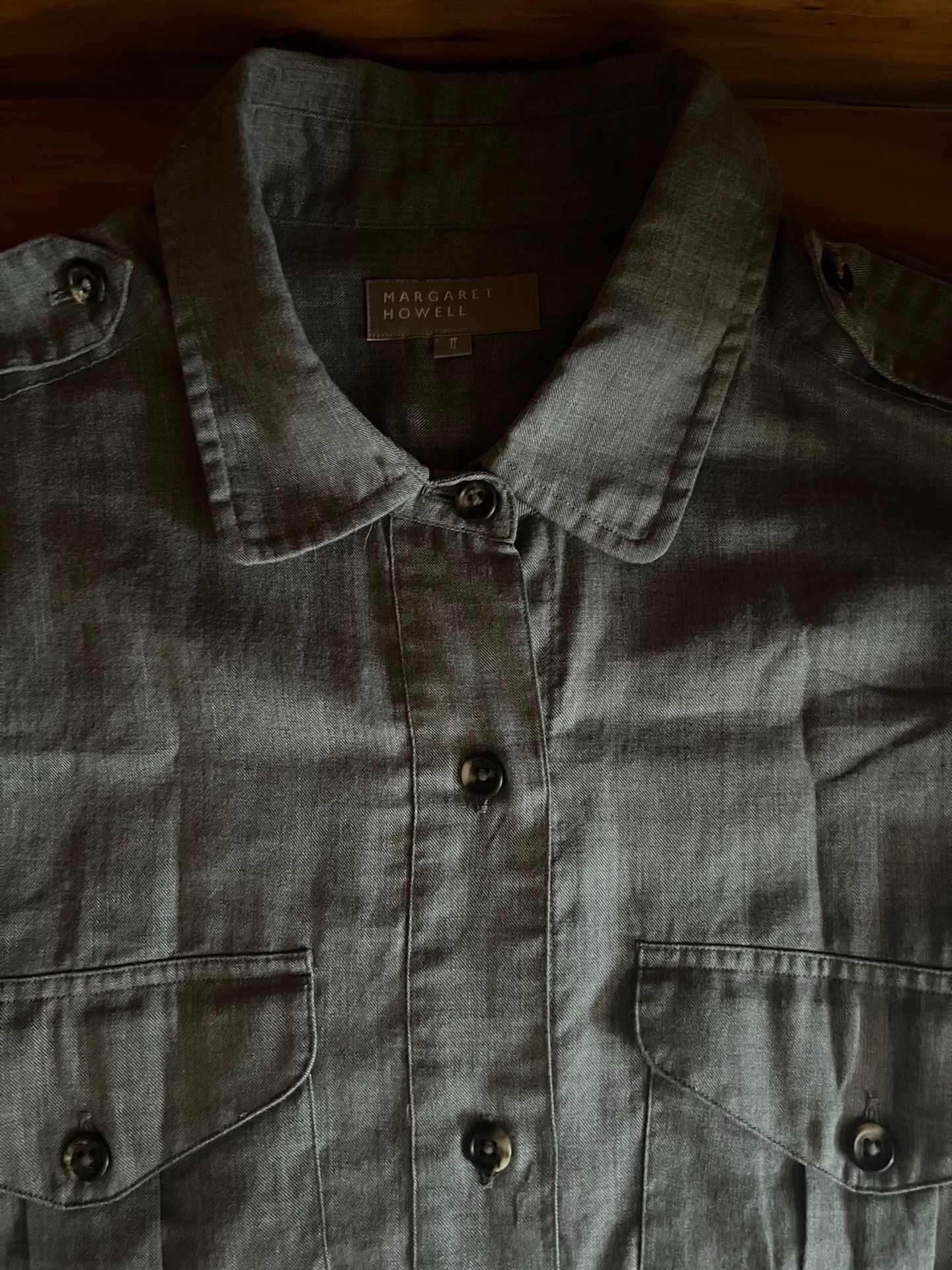Margaret Howell Margaret Howell Gray Horn Button Work Shirt NWT Size 2 Size US M / EU 48-50 / 2 - 9 Thumbnail