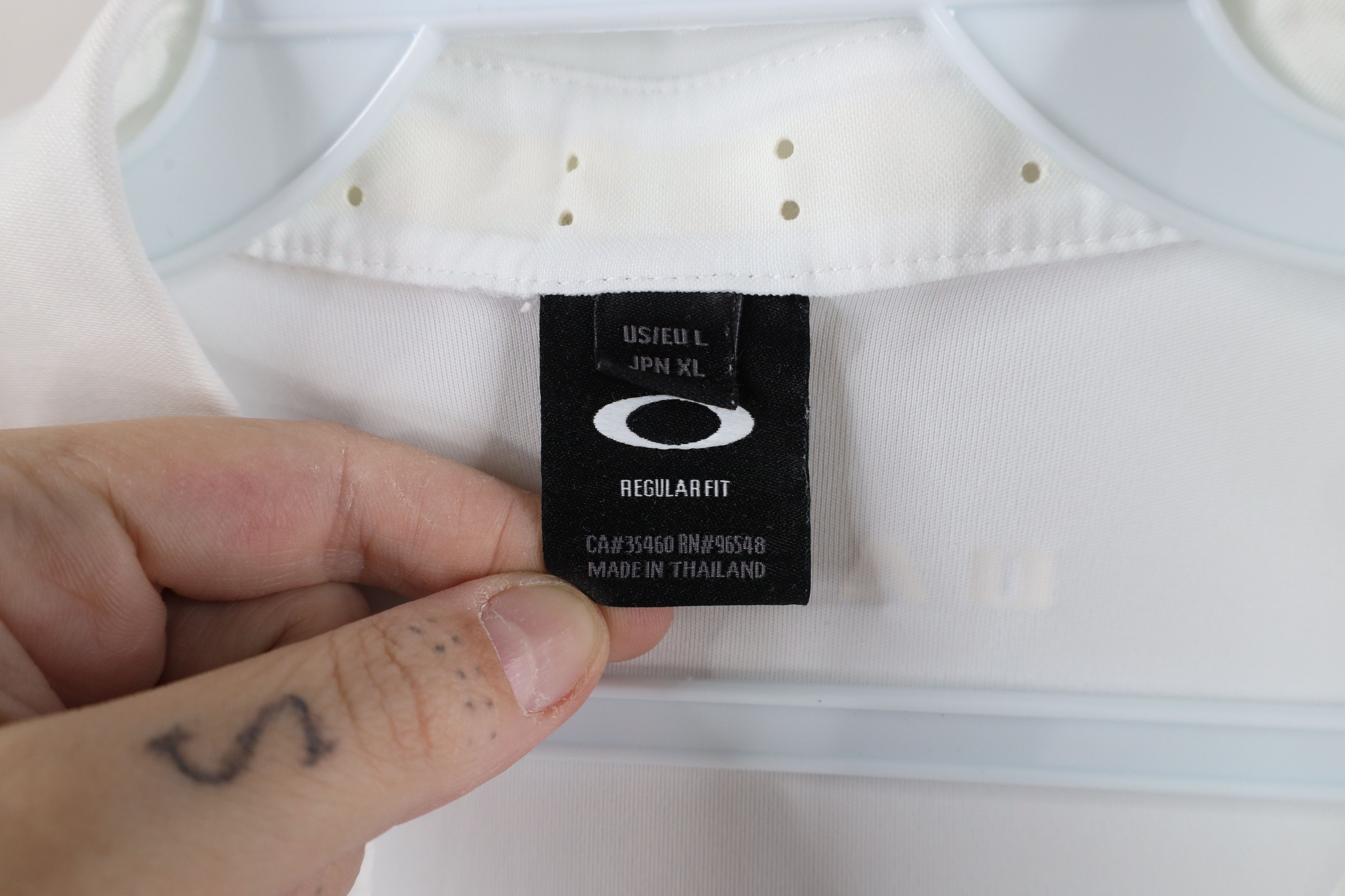 Oakley × Vintage Vintage Oakley Spell Out Vented Collared Polo Shirt White Size US L / EU 52-54 / 3 - 5 Thumbnail