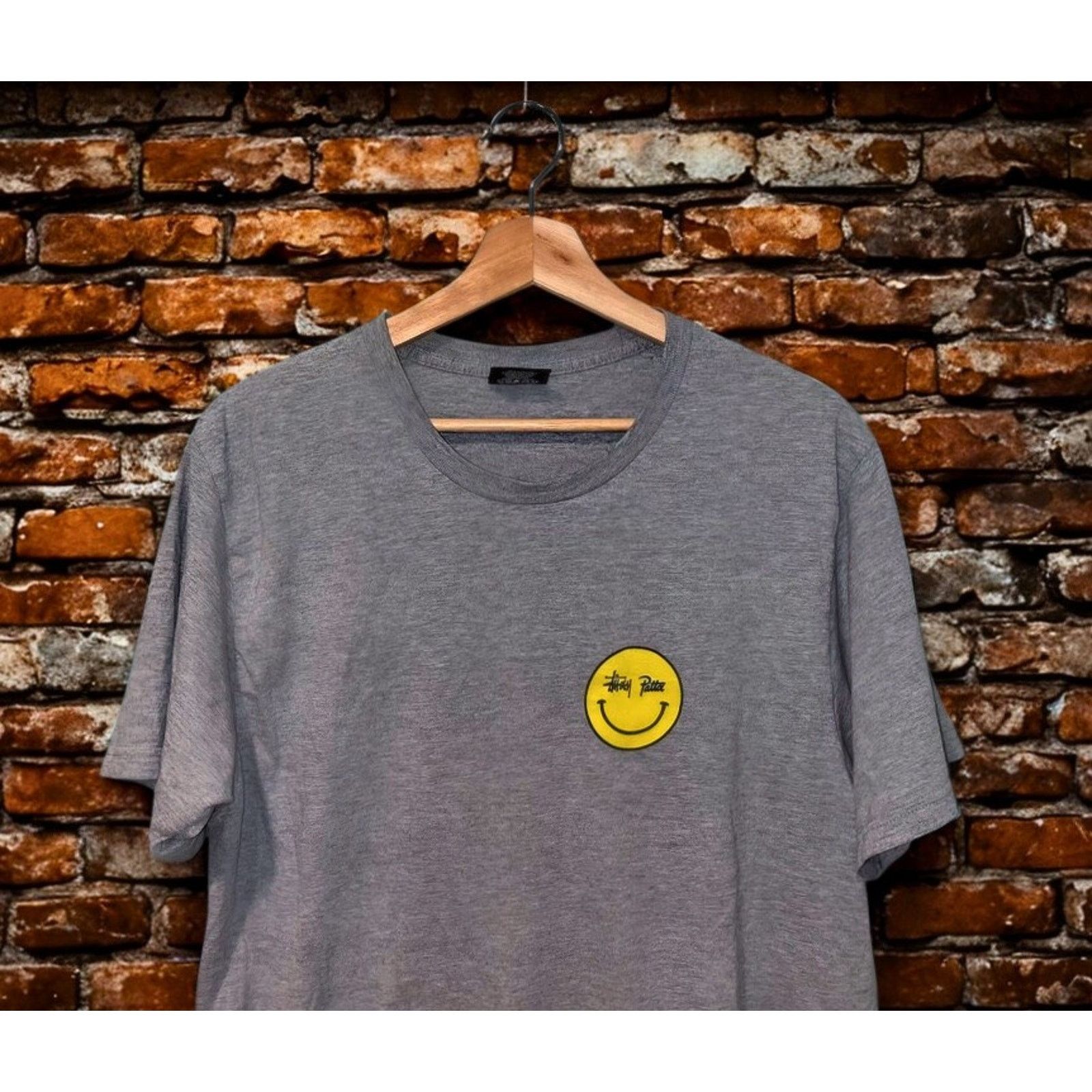 Stussy Stussy x Patta Smiley Tee Gray Yellow Logo Graphic T-Shirt M Size US M / EU 48-50 / 2 - 3 Thumbnail