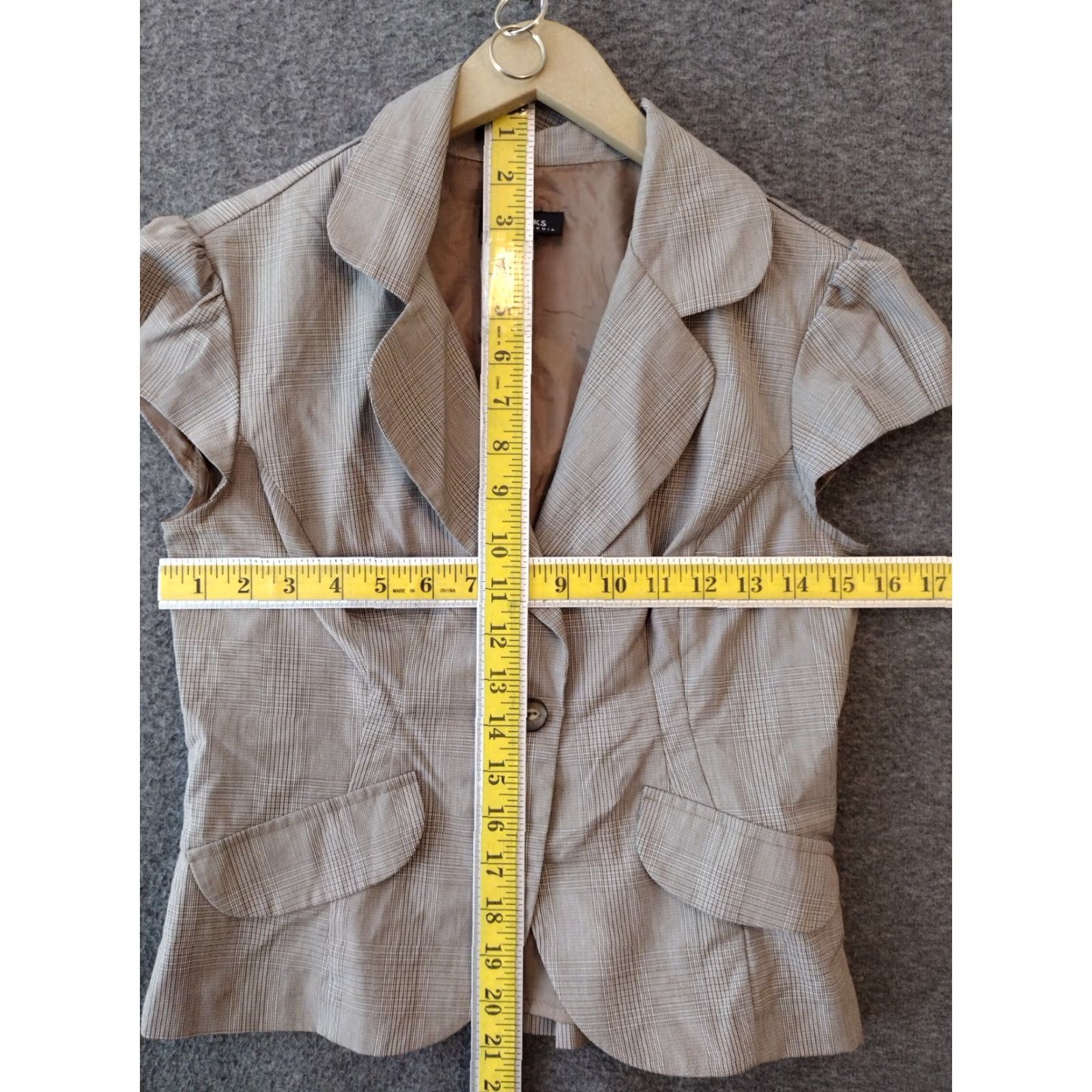 Vintage BYER WORKS Blazer Women's Beige Plaid Collared Short Sleeve Pockets Size M Size M / US 6-8 / IT 42-44 - 4 Thumbnail