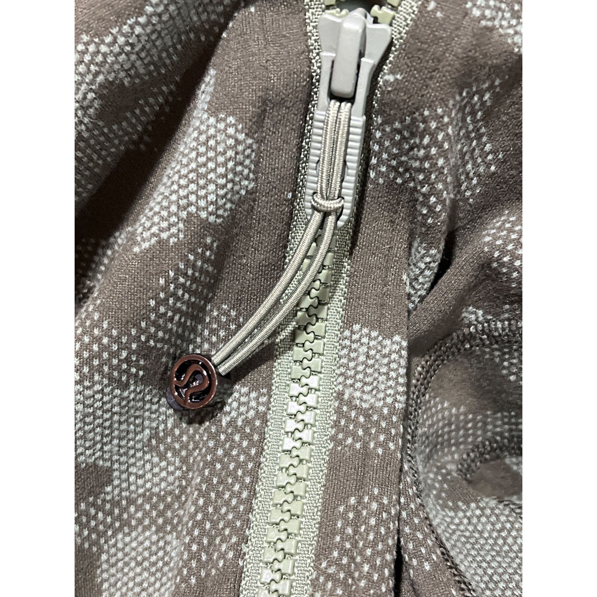Lululemon Lululemon Define Jacket LuonHeritage Camo Dark Olive Green T Size XS / US 0-2 / IT 36-38 - 9 Thumbnail