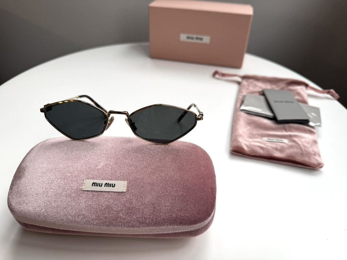 Miu Miu × Vintage NEW Miu Miu sunglasses SMU 56ZS ZVN-5S0 Size ONE SIZE - 2 Thumbnail