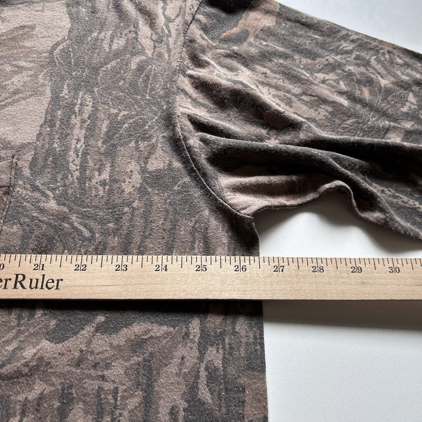 Realtree Vintage 90s Real Tree Camouflage Pocket T Shirt Large Boxy Size US L / EU 52-54 / 3 - 6 Thumbnail