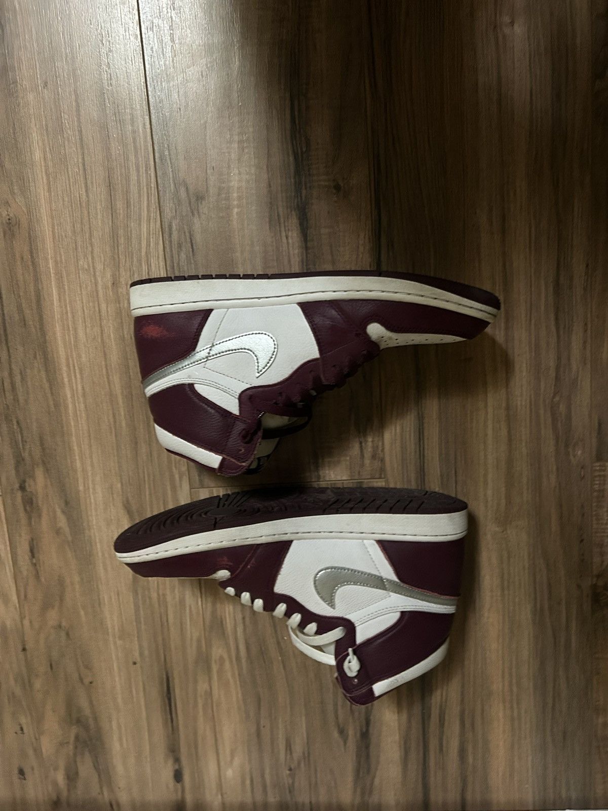 Jordan Brand × Nike Air Jordan 1 Retro High OG ‘Bordeaux Size US 11.5 / EU 44-45 - 4 Thumbnail