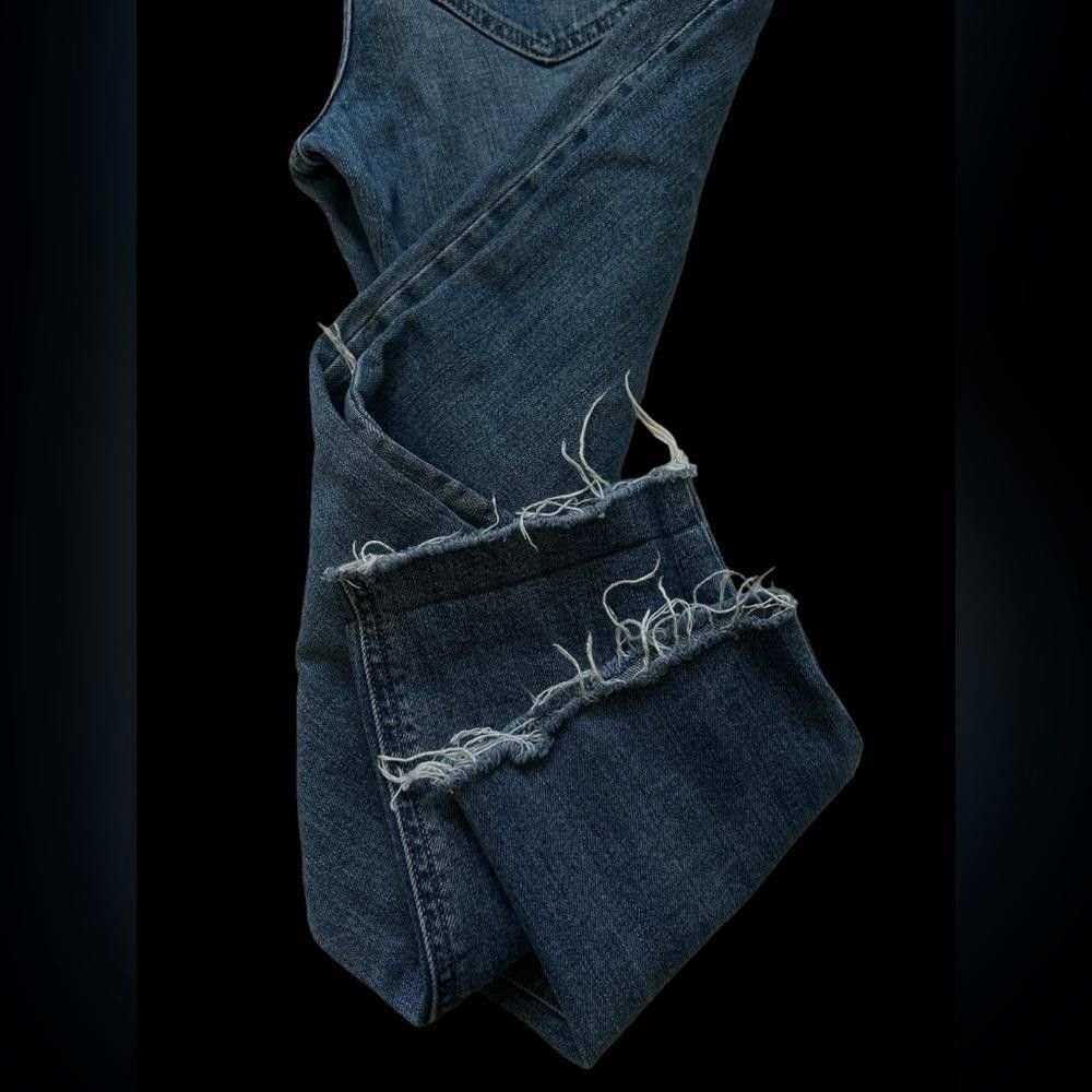 Old Navy Old Navy tattered straight cut jeans Size 27" / US 4 / IT 40 - 8 Thumbnail