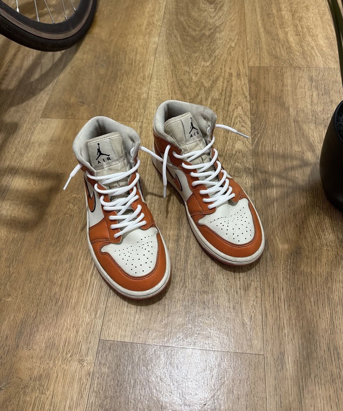 Nike VINTAGE NIKE AIR JORDAN ORANGE WMNS SNEAKERS Size US 7 / IT 37 - 3 Thumbnail