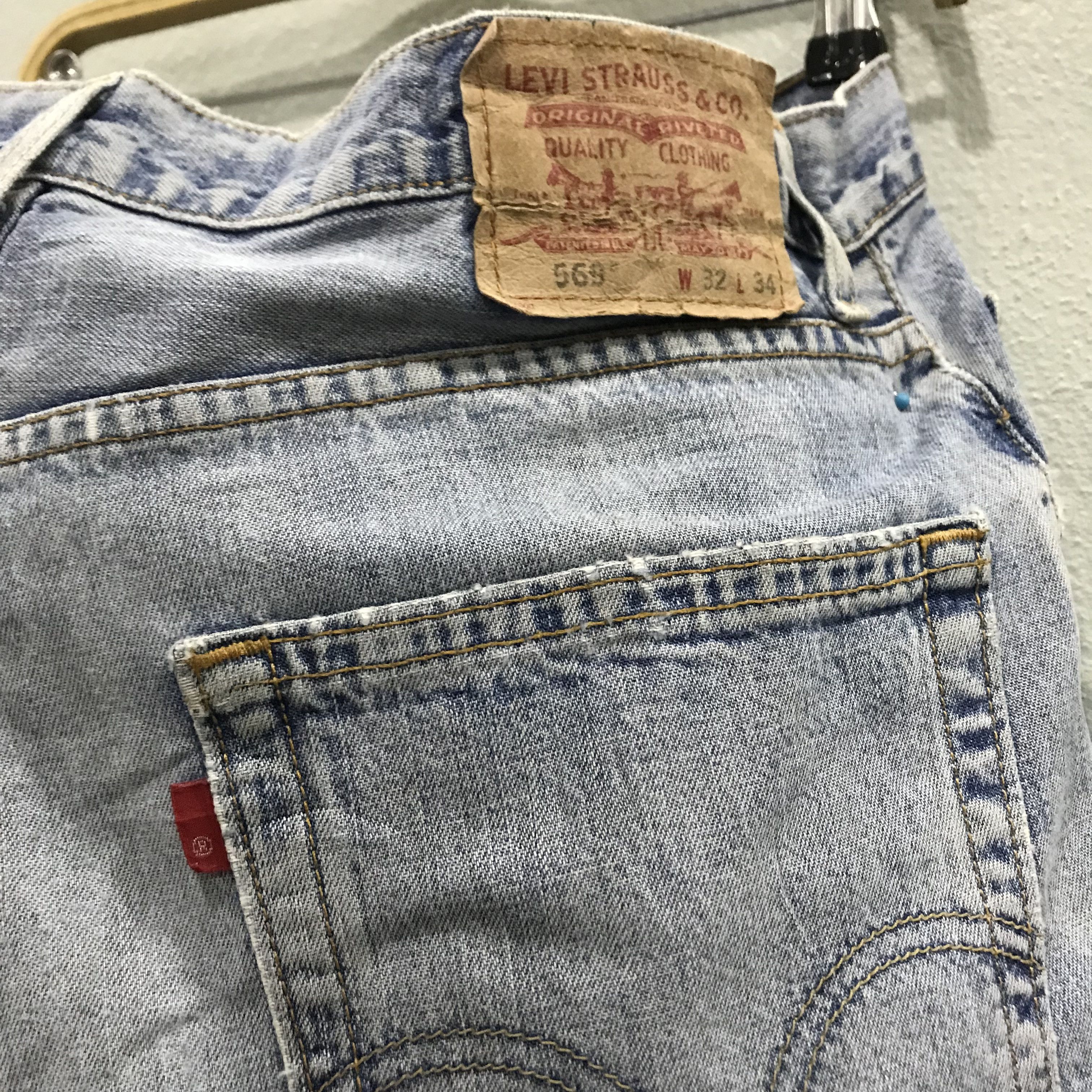 Levi's Vintage Levi’s 569 Loose Straight Light Wash Distressed Size US 34 / EU 50 - 11 Thumbnail