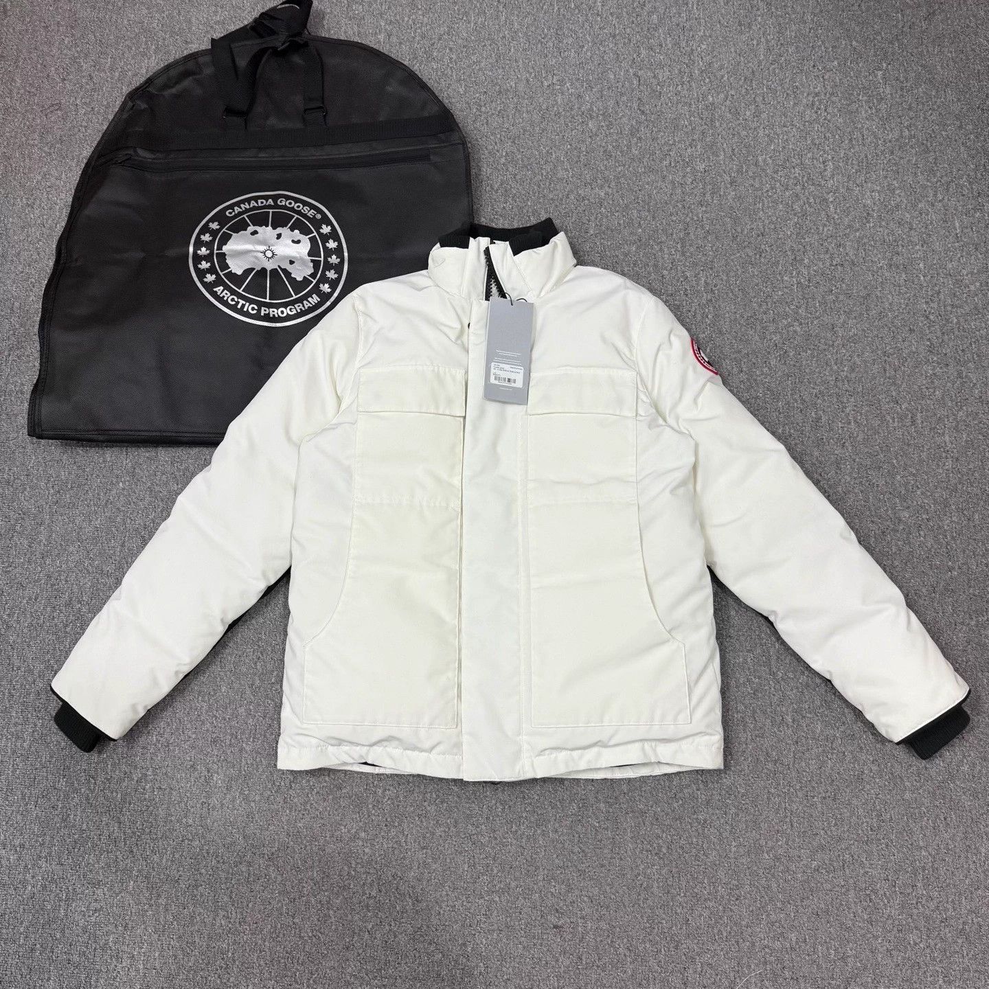 Canada Goose Canada Goose white down jacket L new with tags Size L / US 10 / IT 46 - 1 Thumbnail