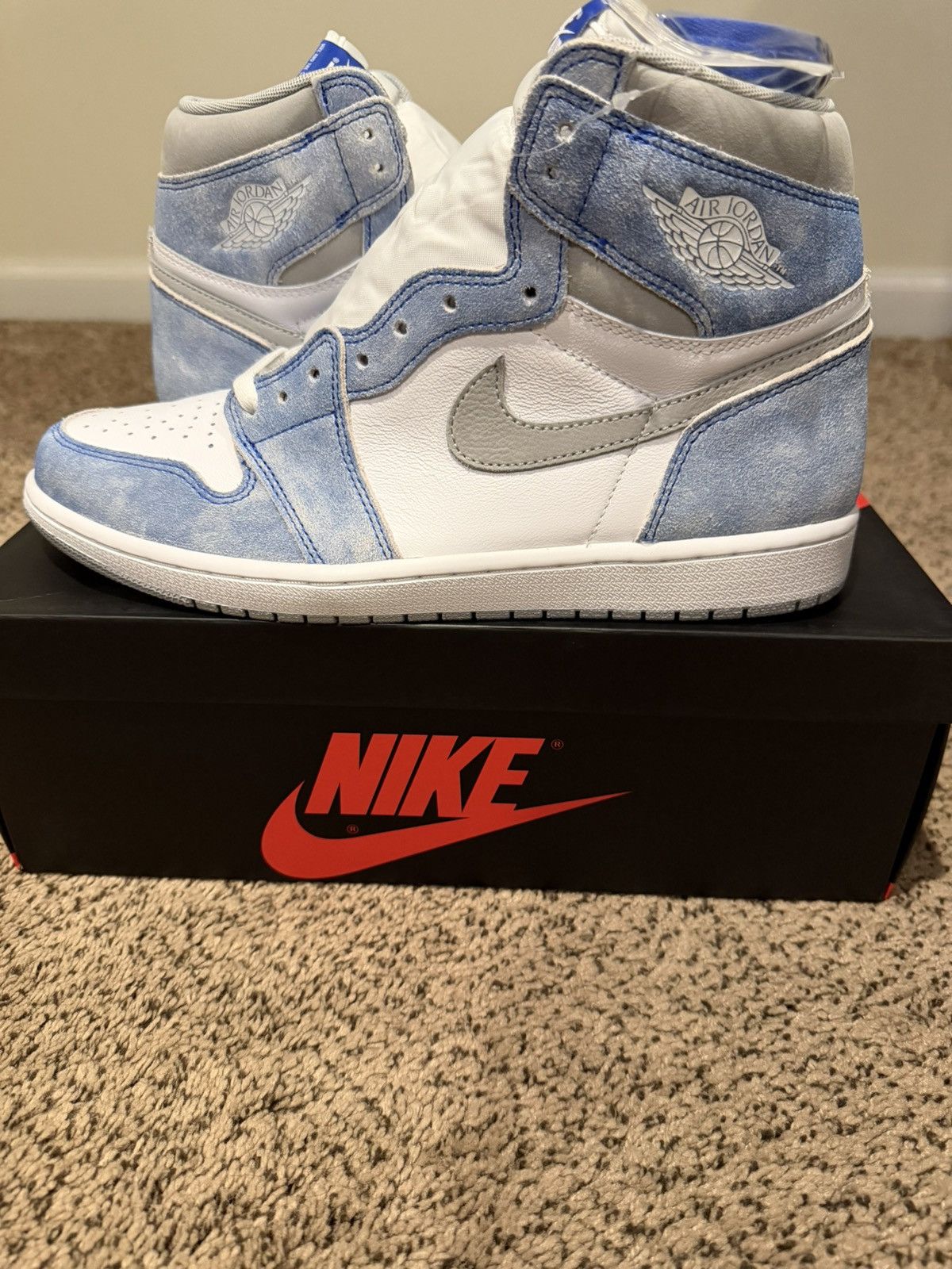 Jordan Brand Jordan 1 Hyper Royal Size US 11 / EU 44 - 1 Thumbnail