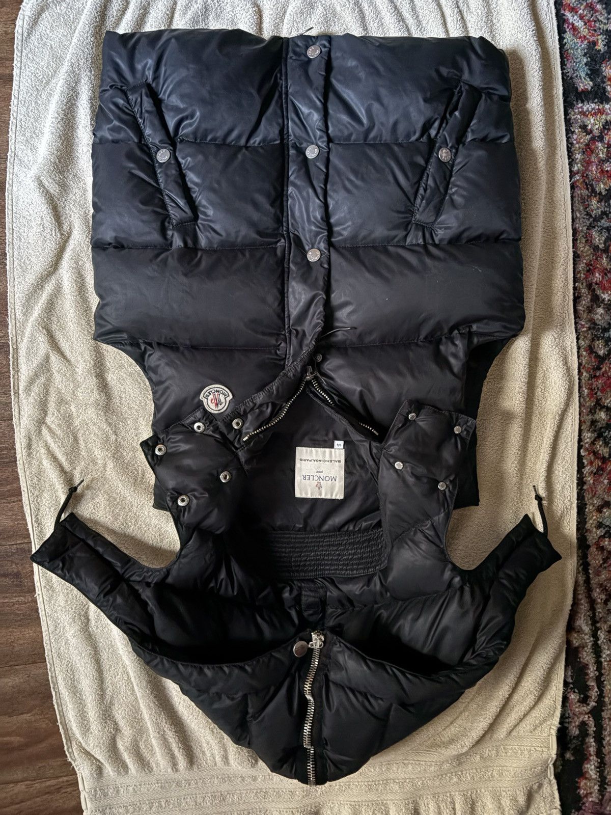 Moncler Balenciaga x Moncler. 2 zipper,snap button,drawstring hooded Size US S / EU 44-46 / 1 - 14 Thumbnail