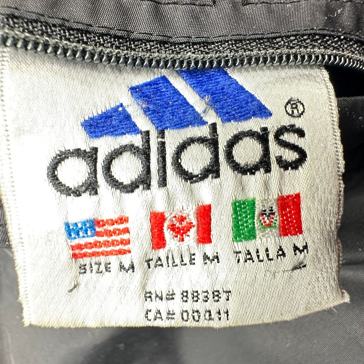 Adidas VTG 90s Adidas Reversible Nylon Jacket Hoodie Mens Medium Size US M / EU 48-50 / 2 - 5 Thumbnail