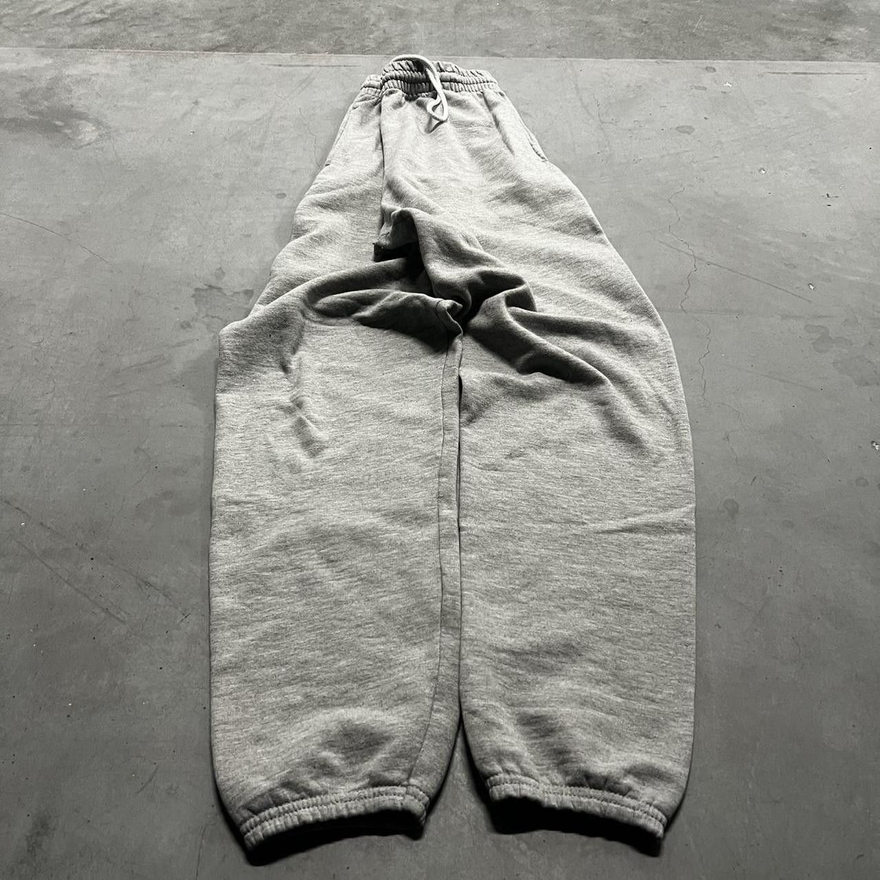 Vintage Crazy Vintage Y2K/2000s Grey Loungewear Essential Sweatpants with adjustable waistband and pockets! Size US 30 / EU 46 - 2 Thumbnail