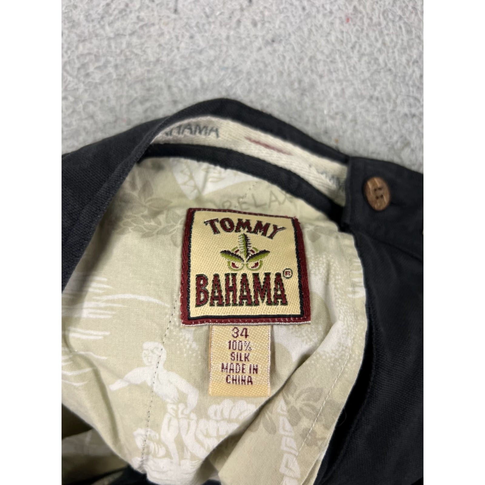 Tommy Bahama Tommy Bahama Shorts Men 34 Black 100% Silk Pleated Golf Vacation Beach Bermuda Easy Care Quick Dry Pockets Logo Solid Size US 34 / EU 50 - 7 Thumbnail