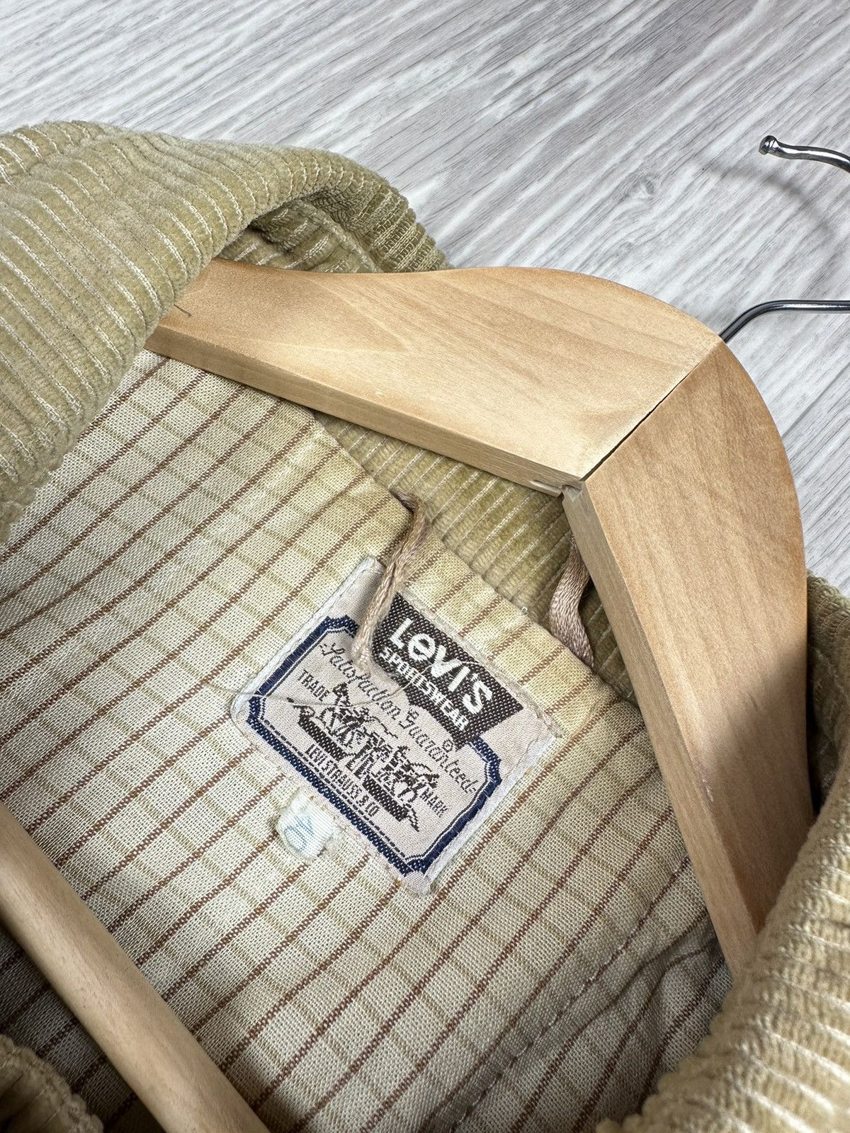 Levi's Vintage Levi’s Corduroy Trucker Jacket Mede in Italy 1979 Size US M / EU 48-50 / 2 - 7 Thumbnail